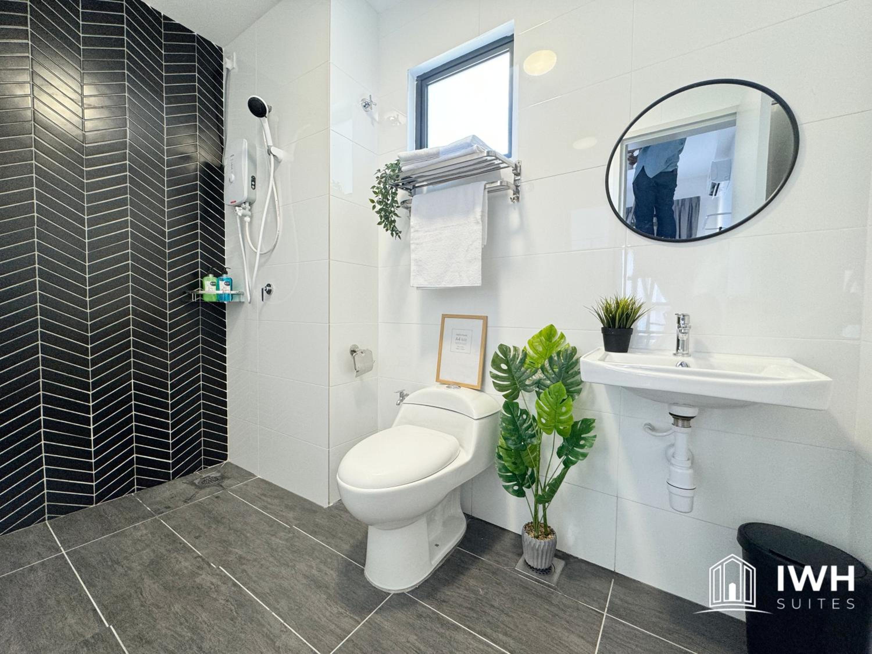 Four-Bedroom Apartment - Photo 16