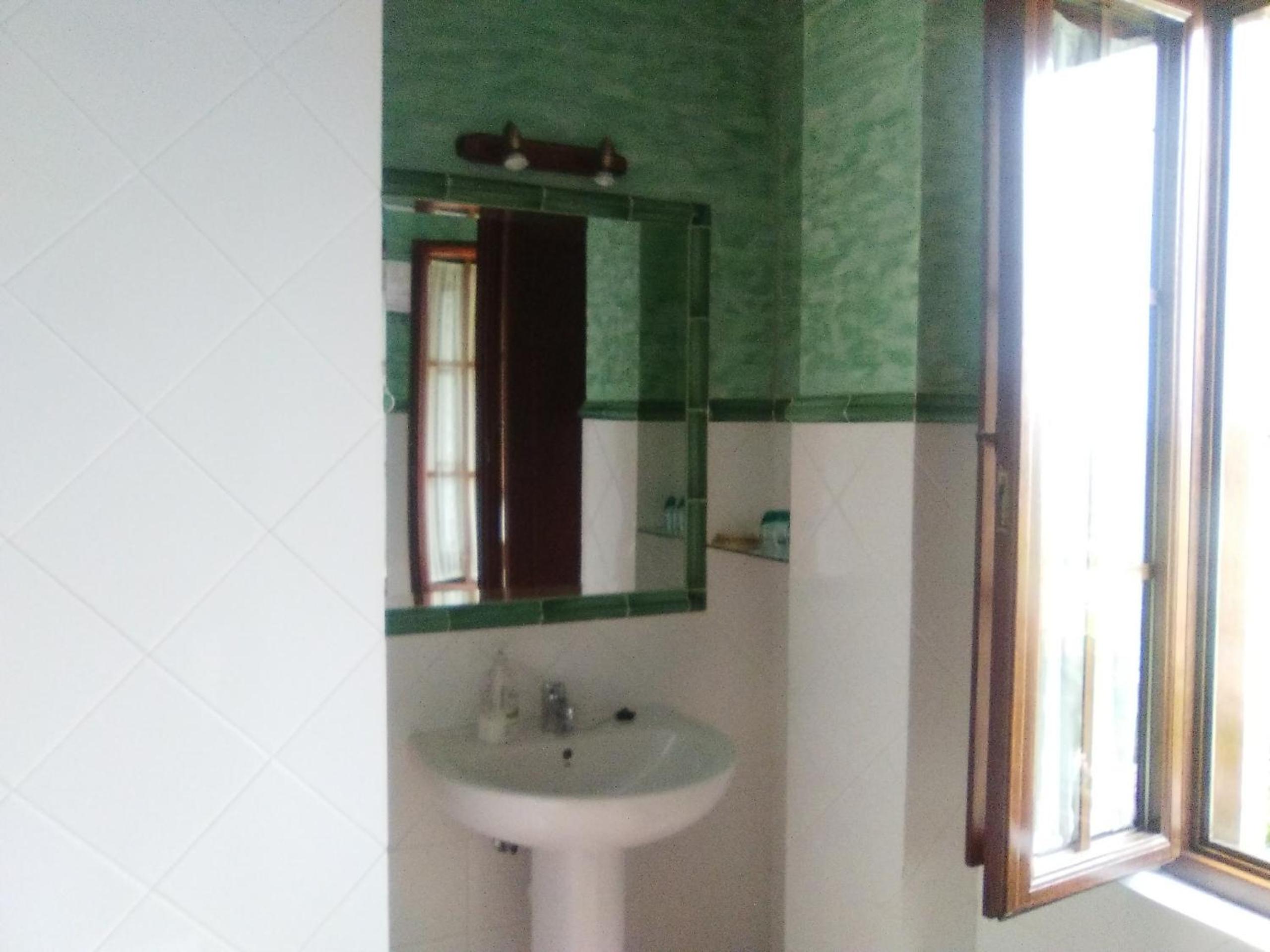 Twin Room - Photo 7