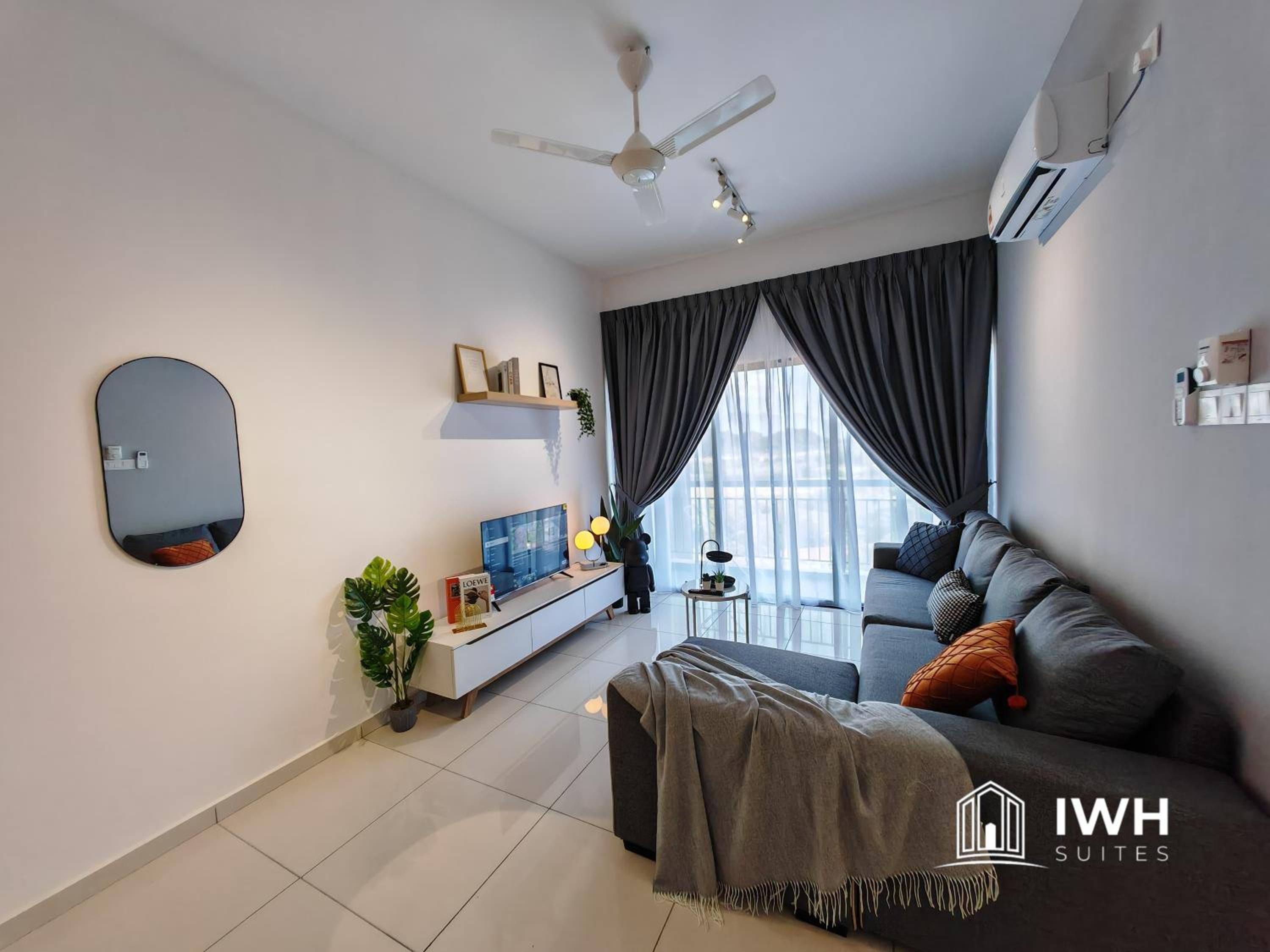 Four-Bedroom Apartment - Photo 11