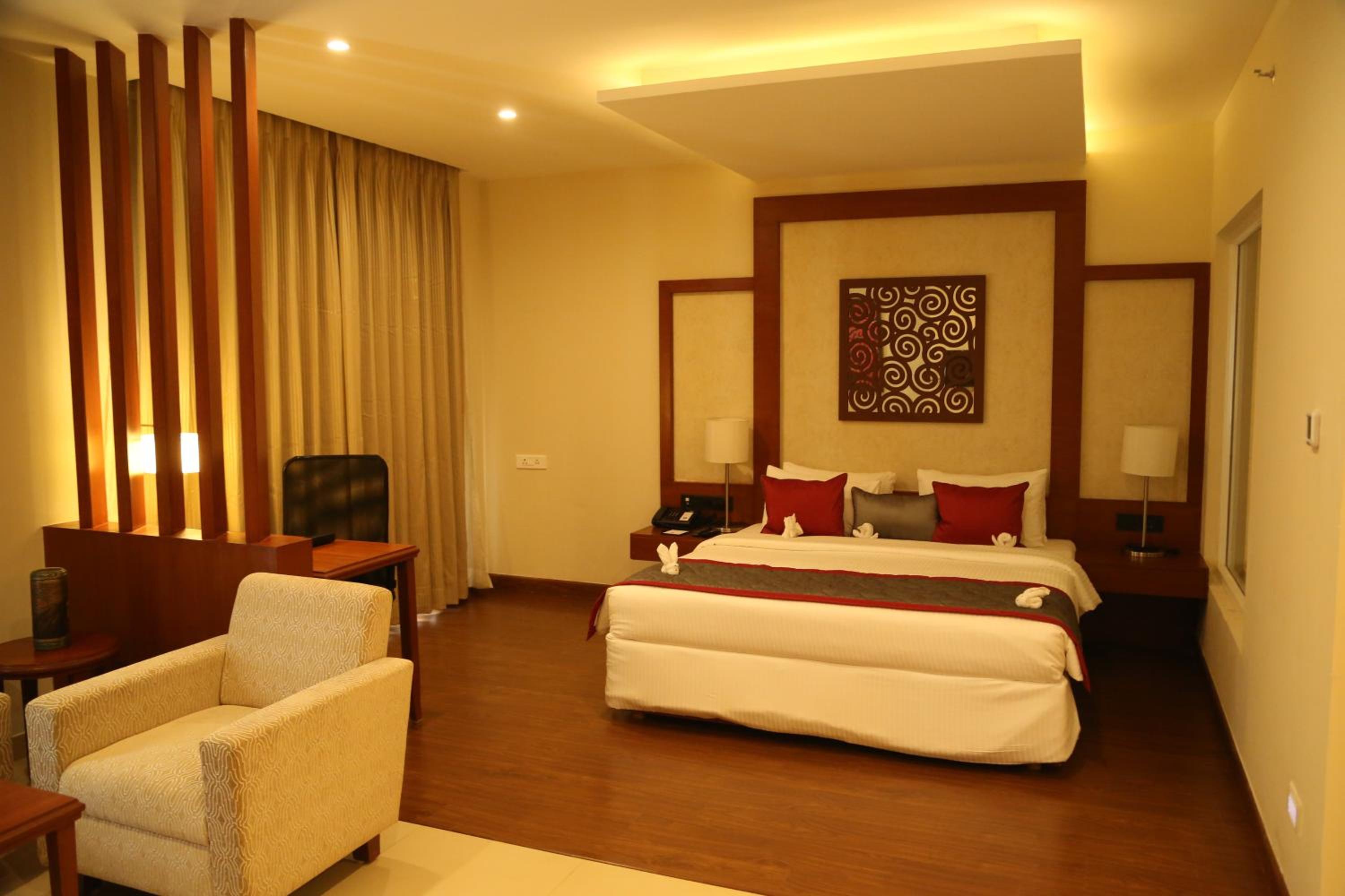 Deluxe Room - Photo 12
