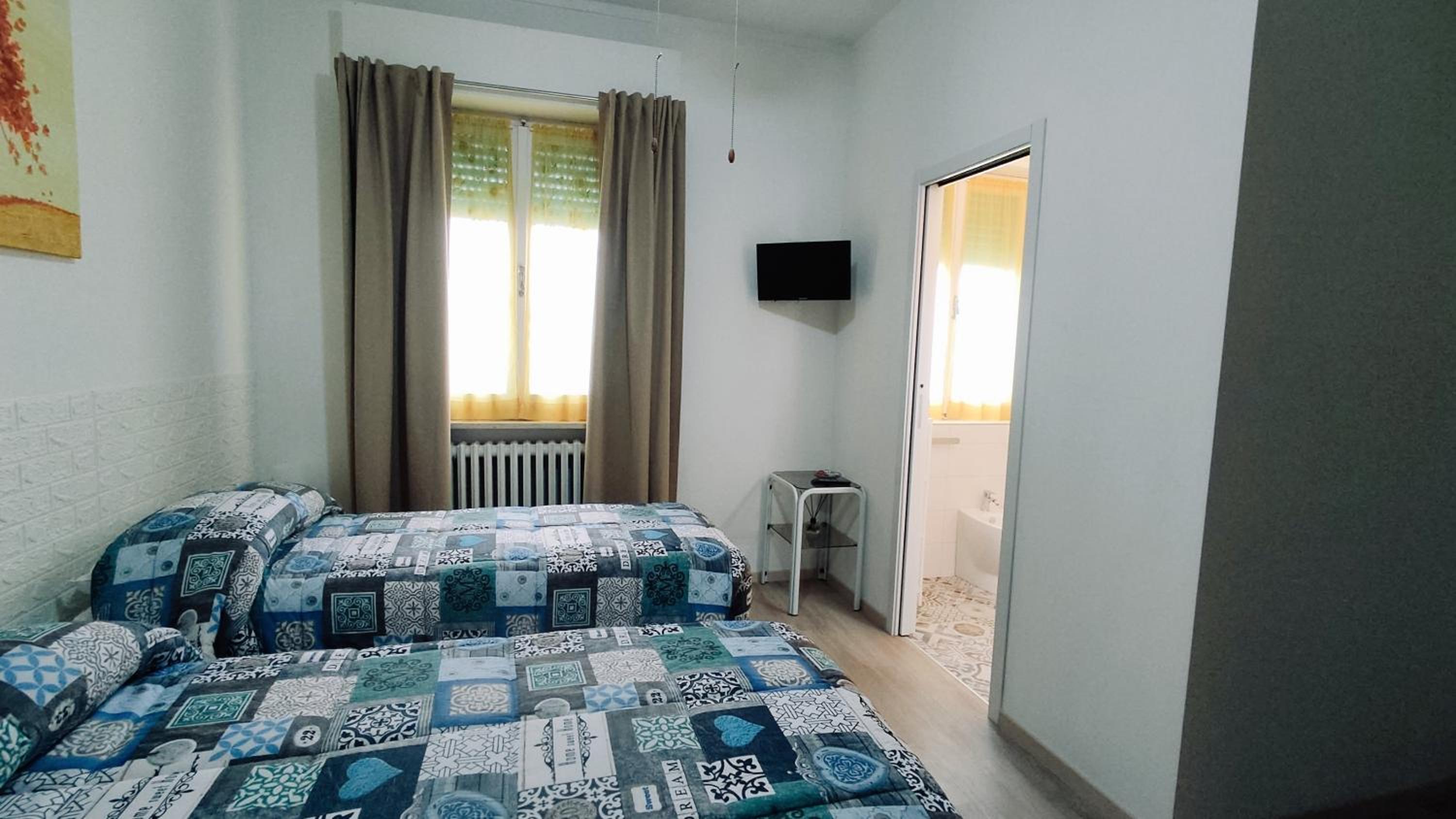 Double or Twin Room with Private Bathroom photo 3