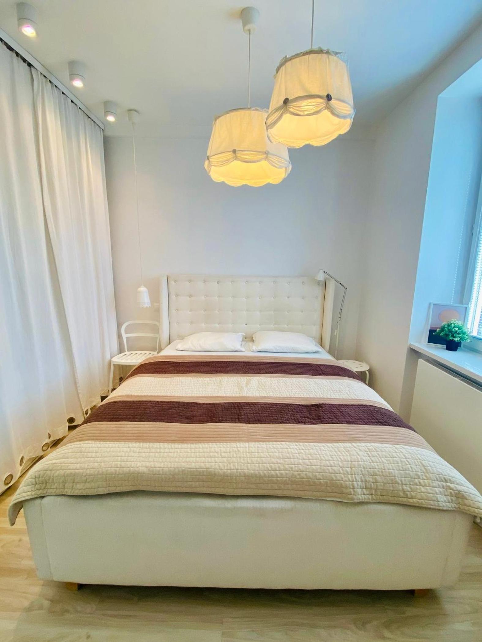 One-Bedroom Apartment - Photo 2