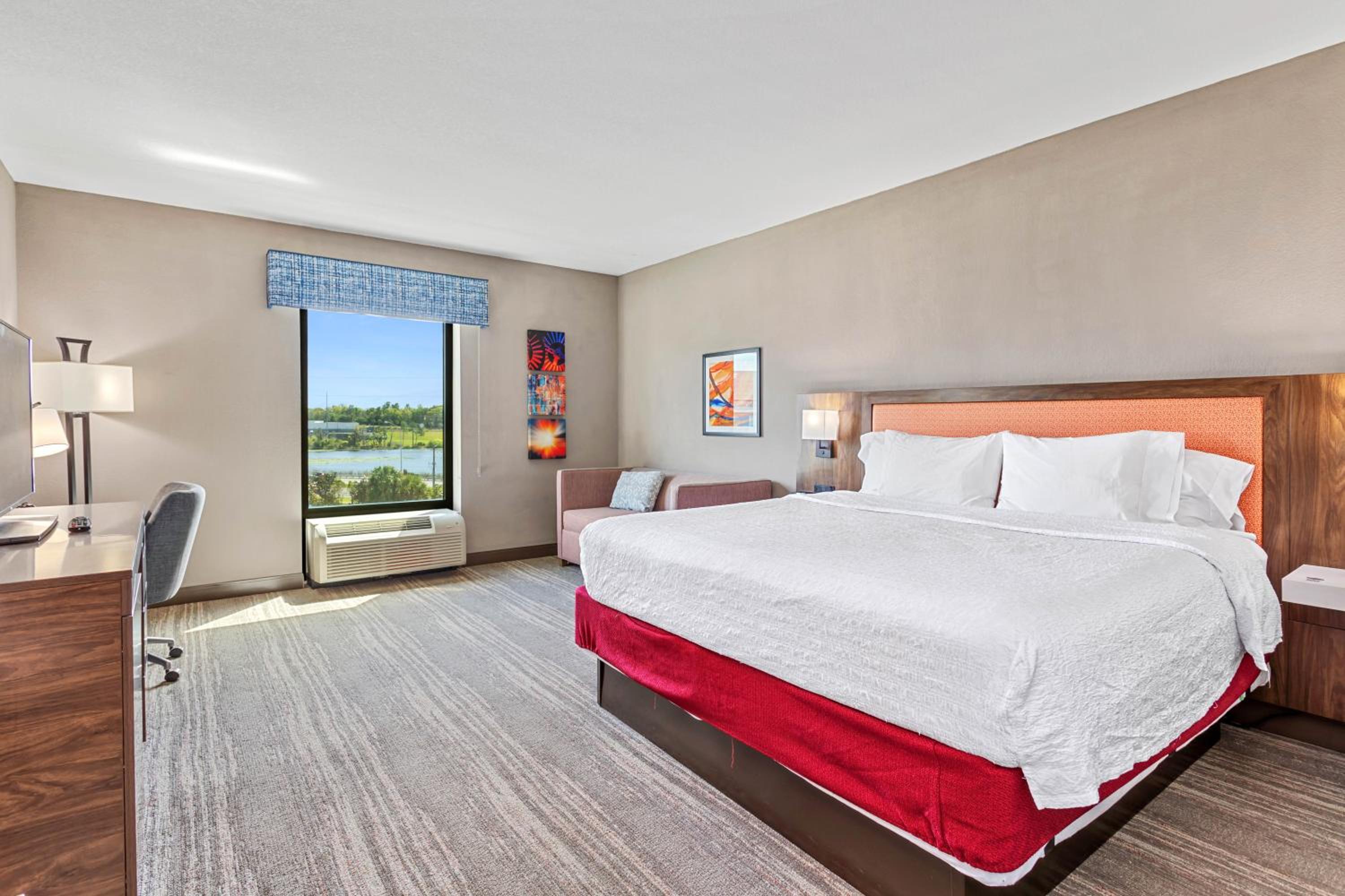 King Room with King Bed - Non-Smoking