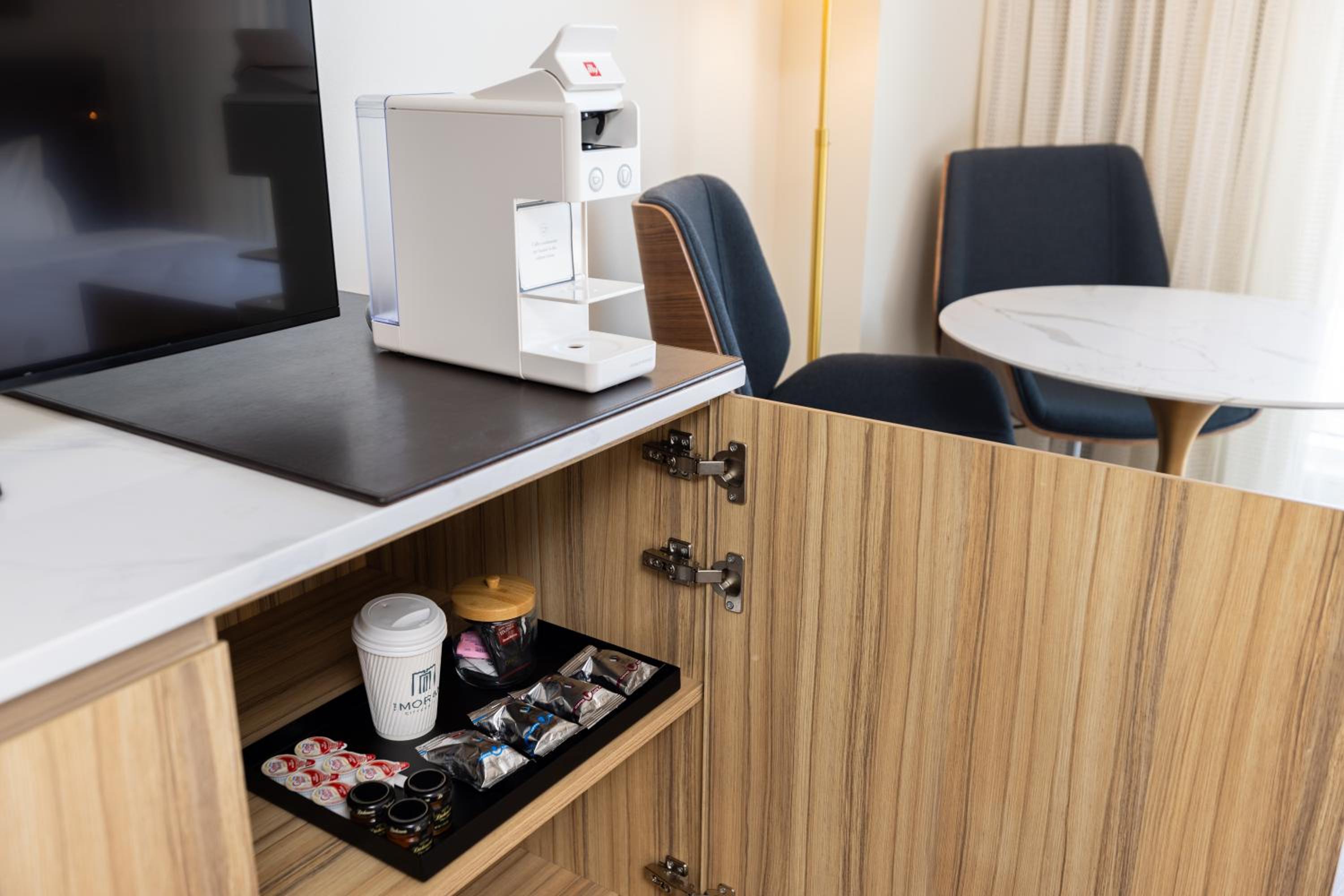 Deluxe King Accessible Room photo 2