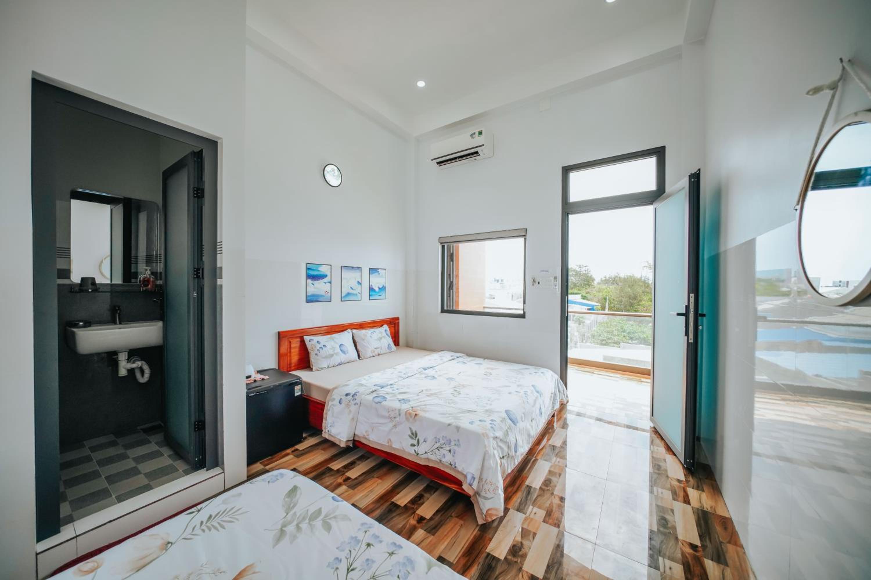 Quadruple Room with Private Bathroom