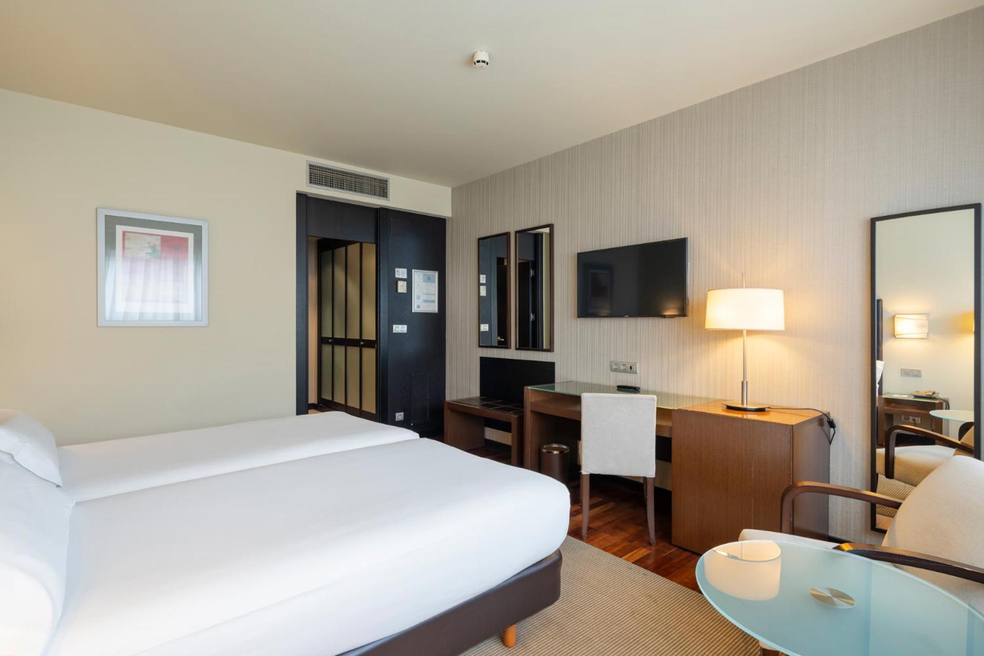 Standard Twin Room - Photo 2