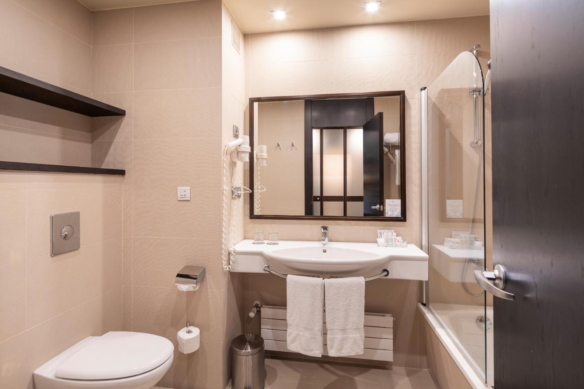 Standard Twin Room - Photo 4