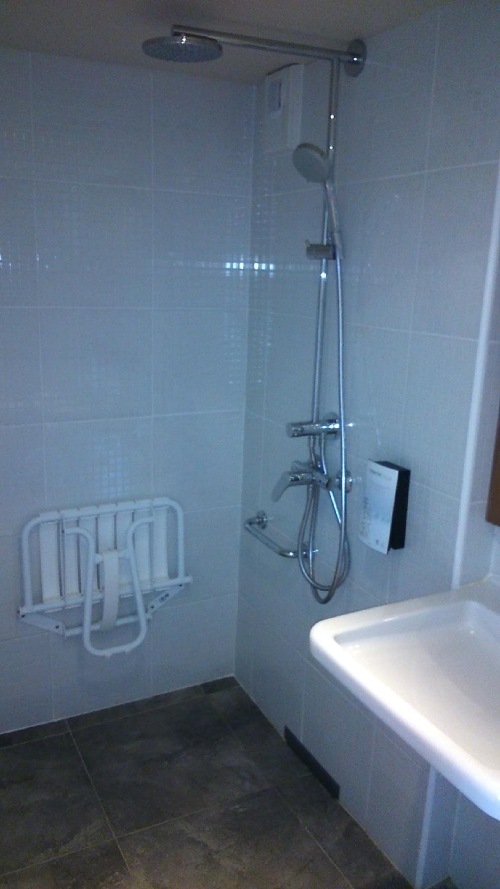 Standard Double Room - Photo 8