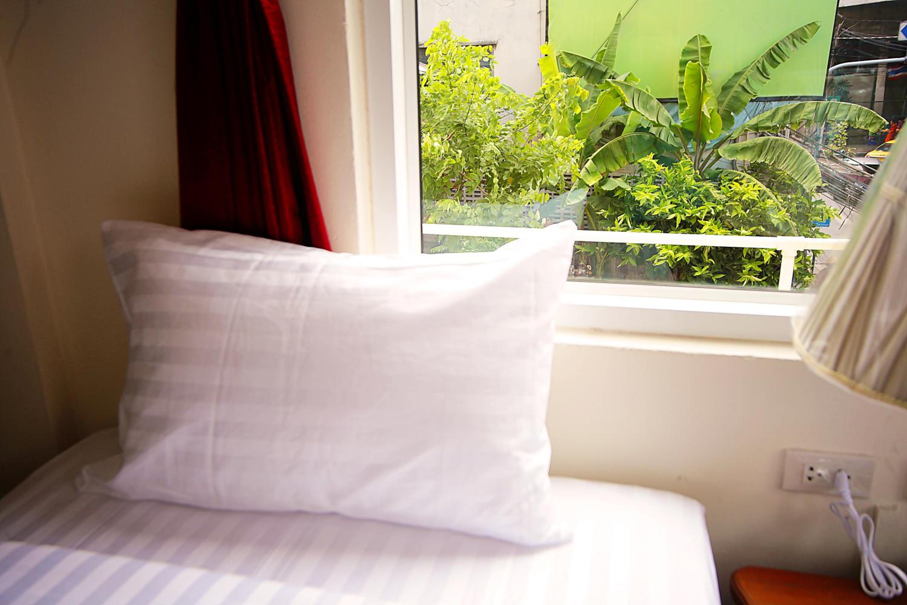 Corner Twin Room with City View photo 3