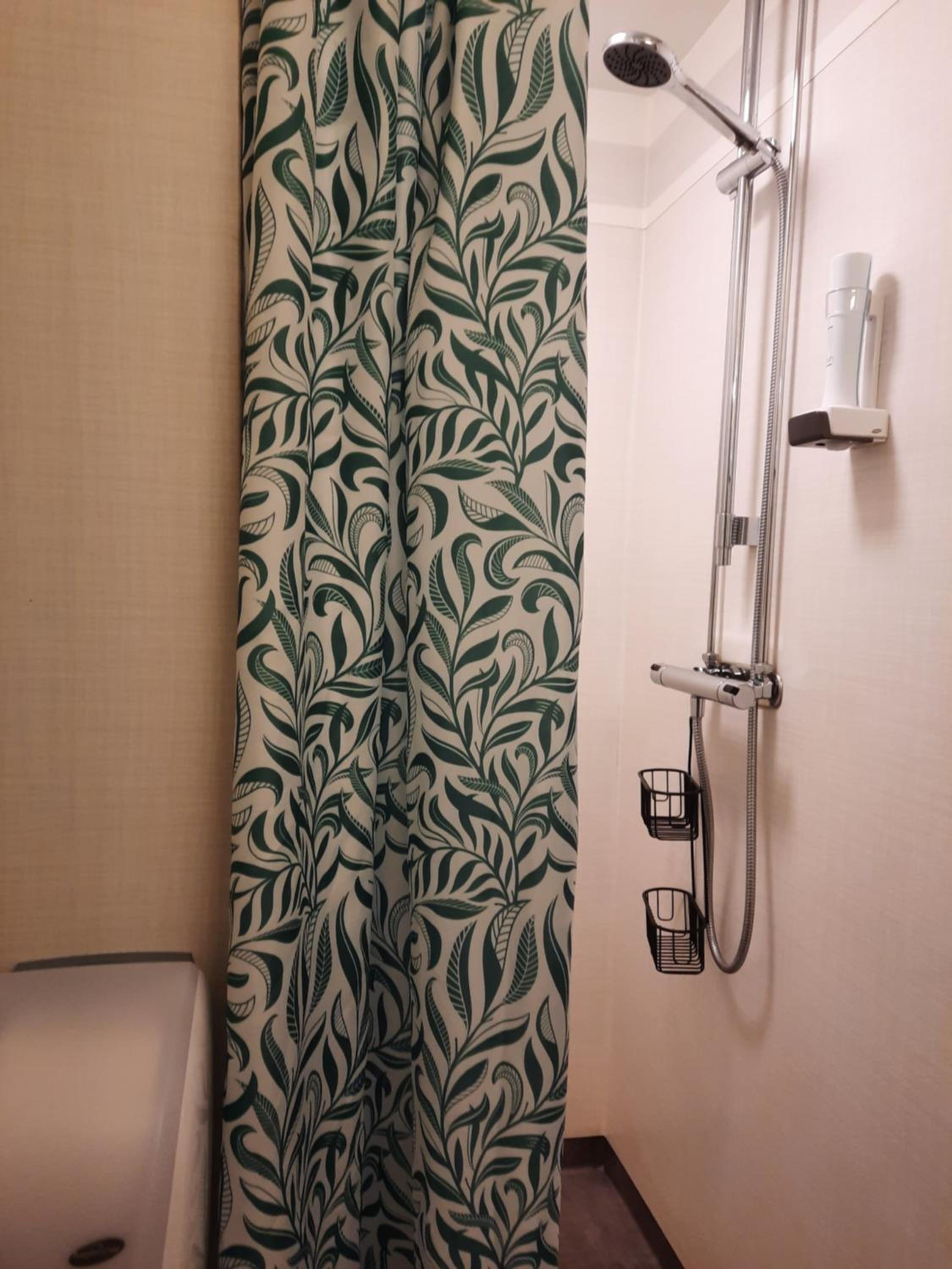 Quadruple Room with Shared Bathroom photo 2
