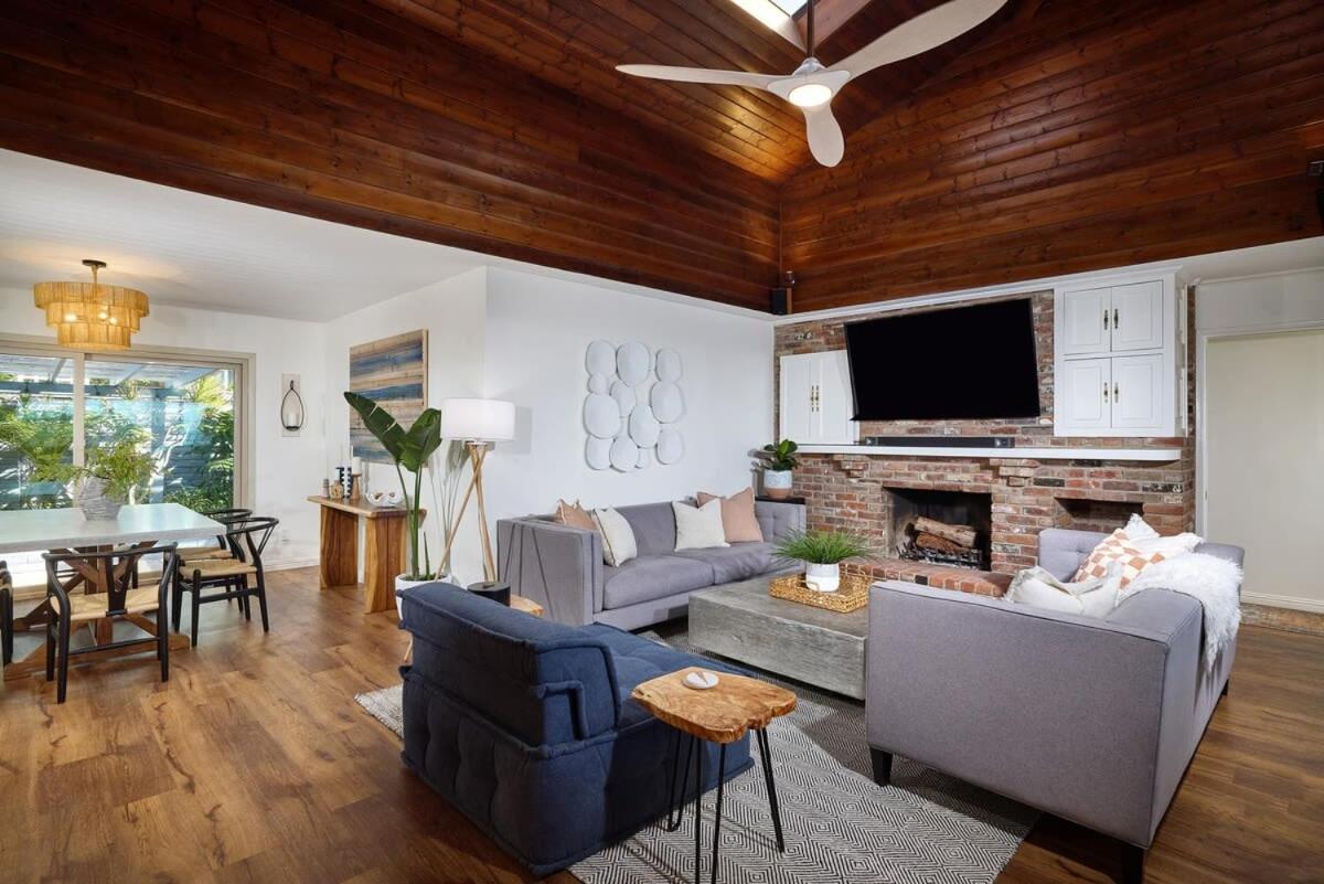 Family Room photo 1
