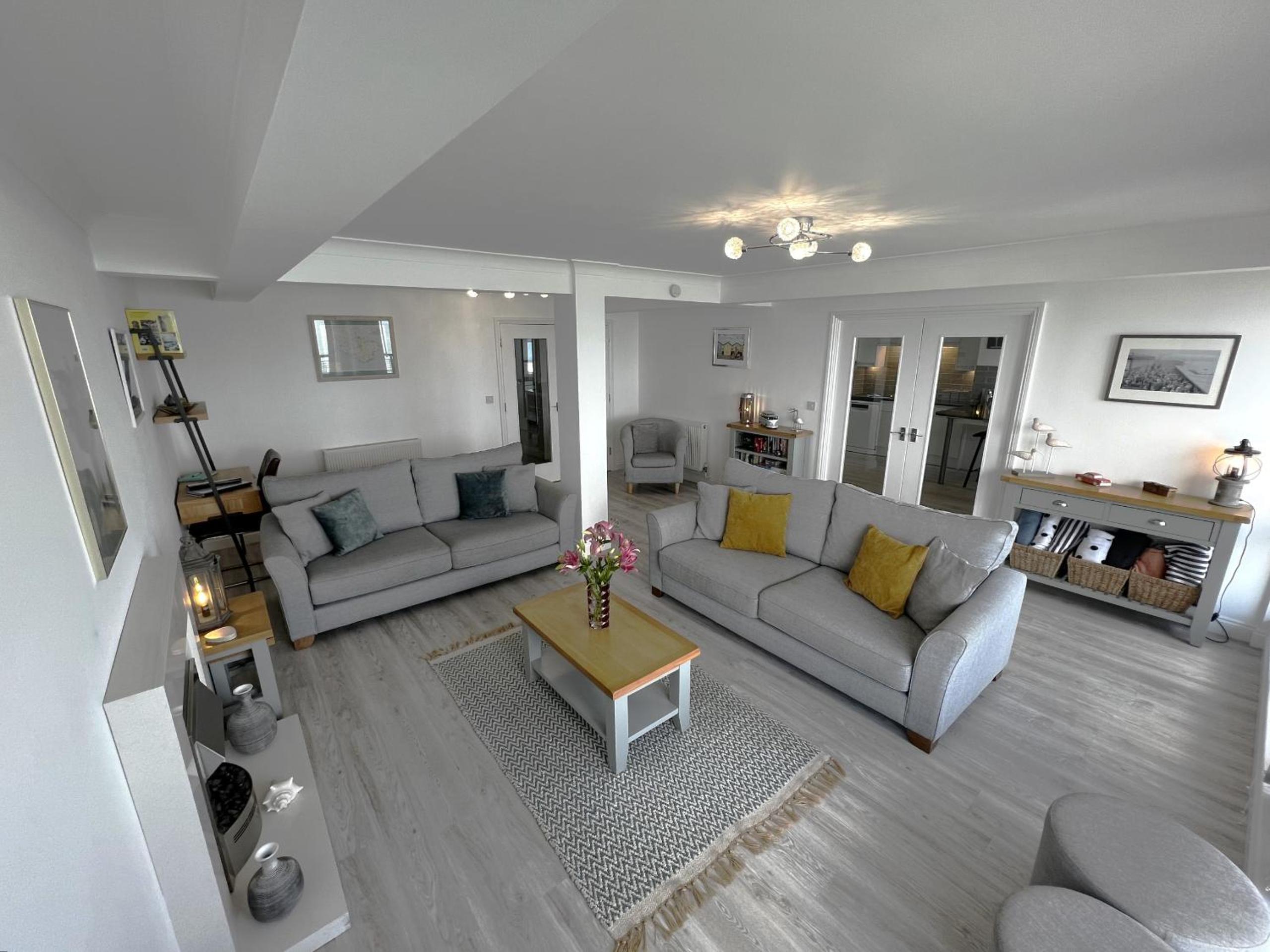 Four-Bedroom Apartment photo 2