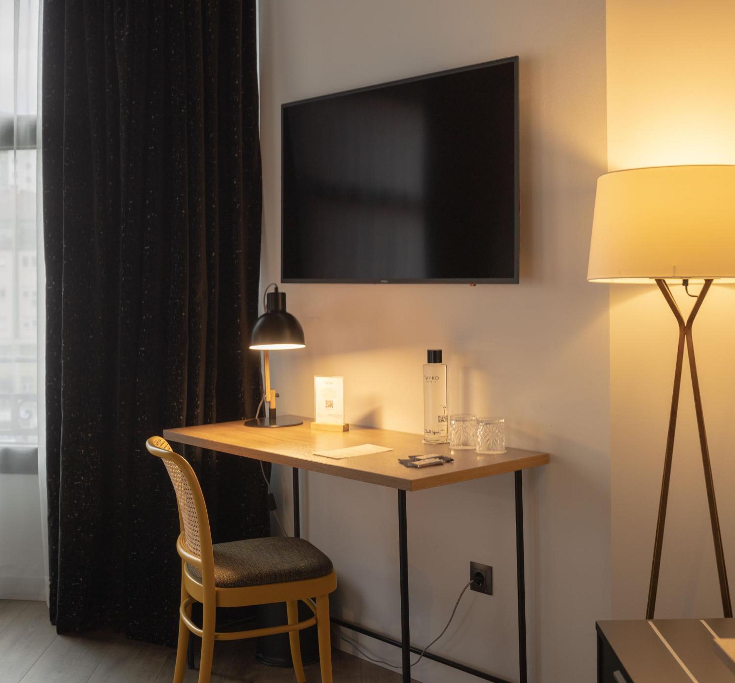 Deluxe King Room with River View photo 3