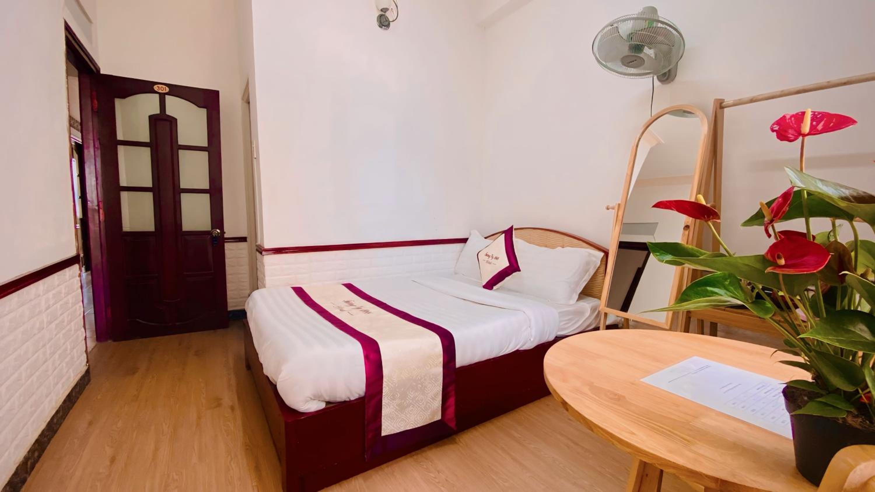 Deluxe Room - Photo 5