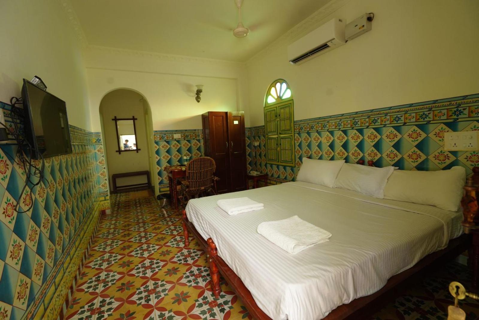 Deluxe Room - Photo 5