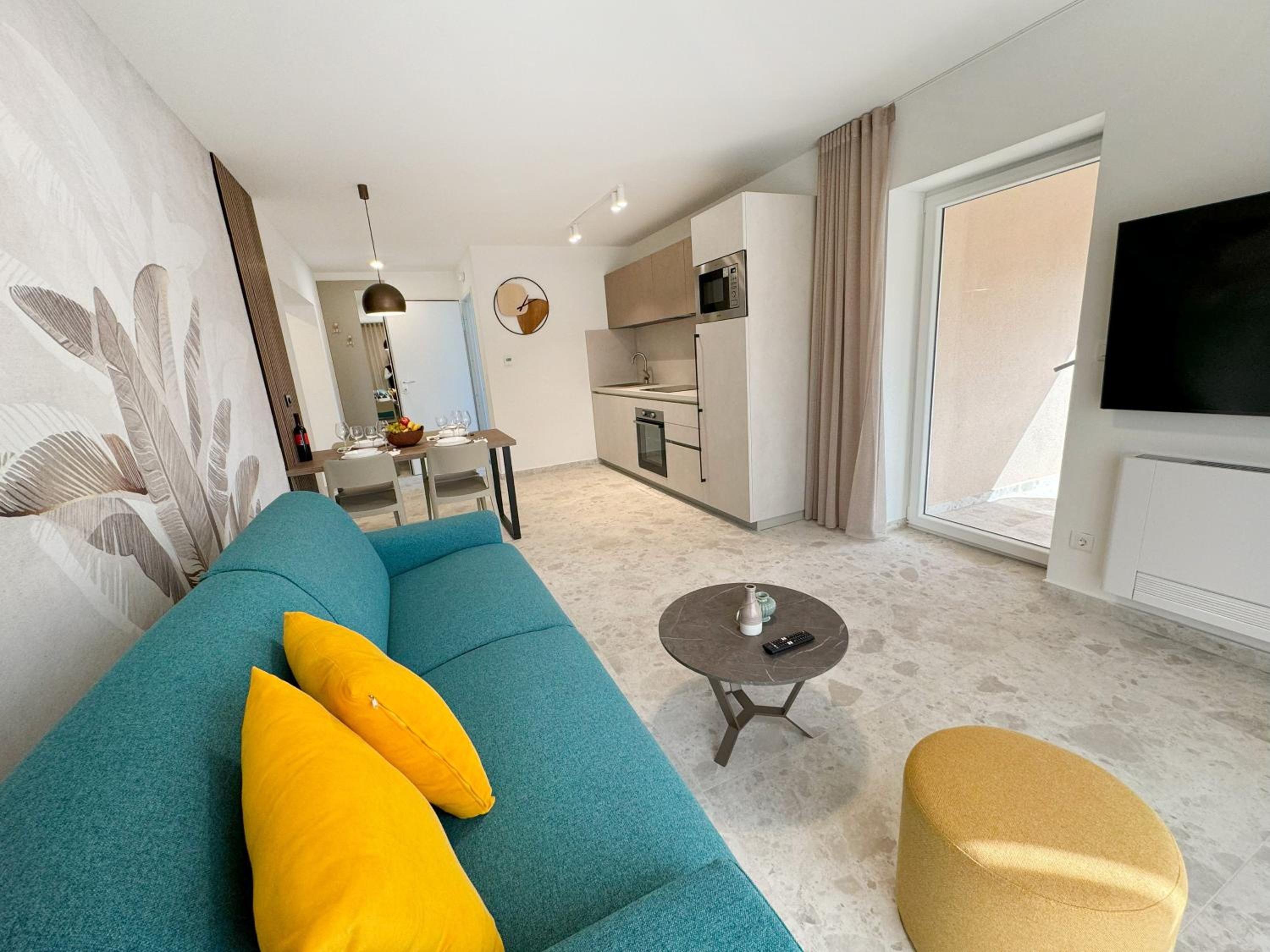 New Superior One-Bedroom Apartment Sea View 4*