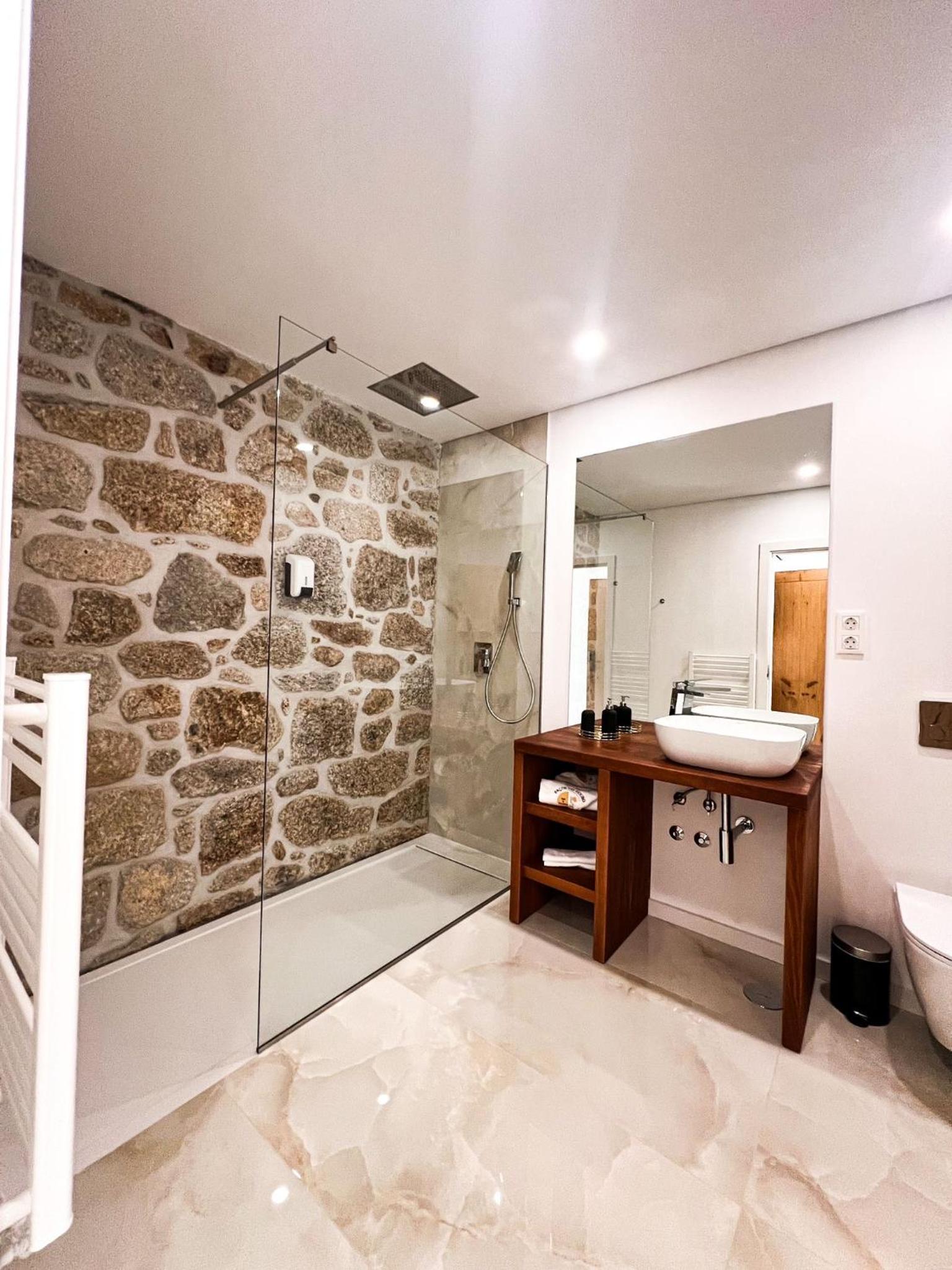 Double Room with Pool View photo 2