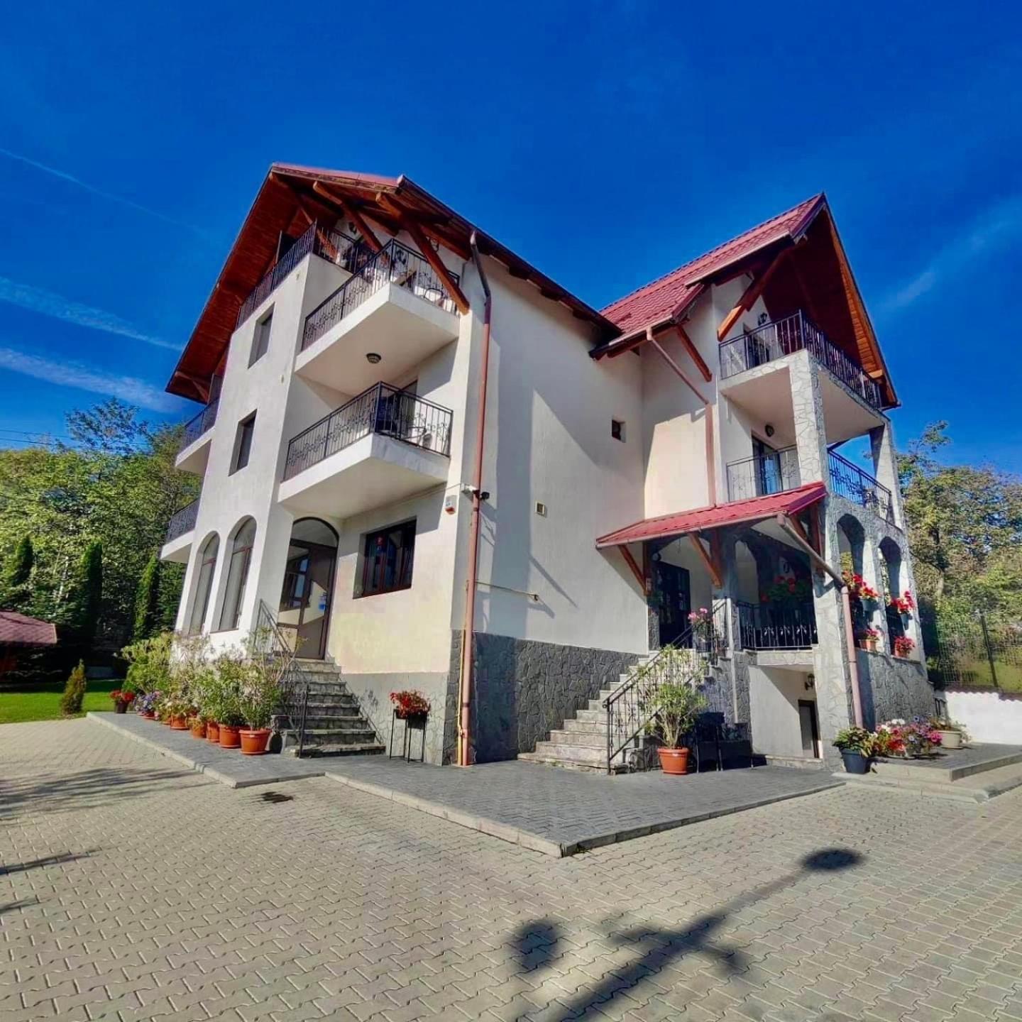 Villa photo 3