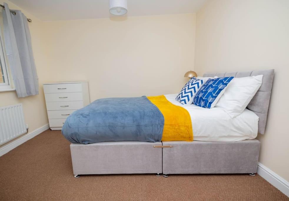 Four-Bedroom House photo 2