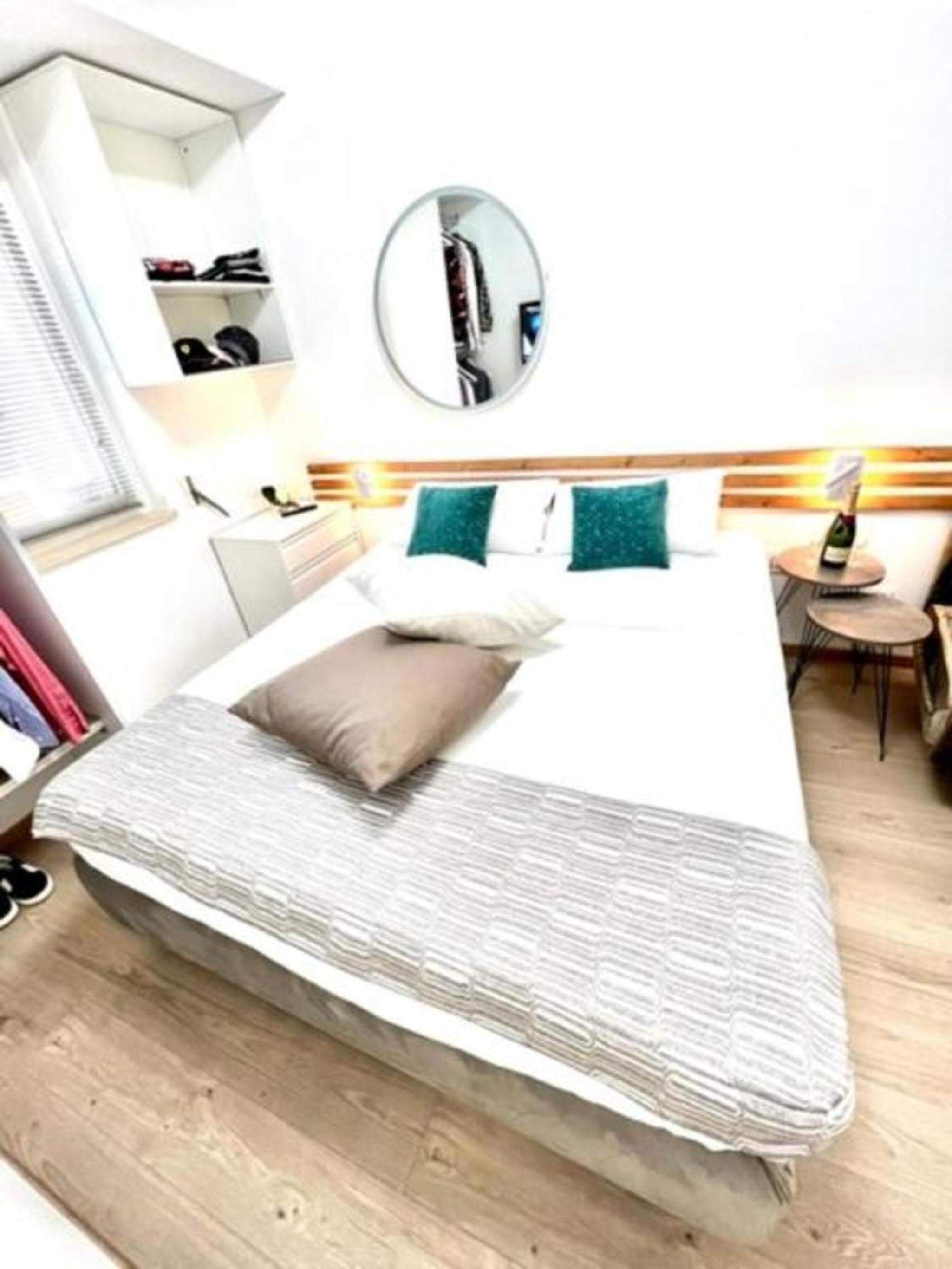 Superior One-Bedroom Apartment