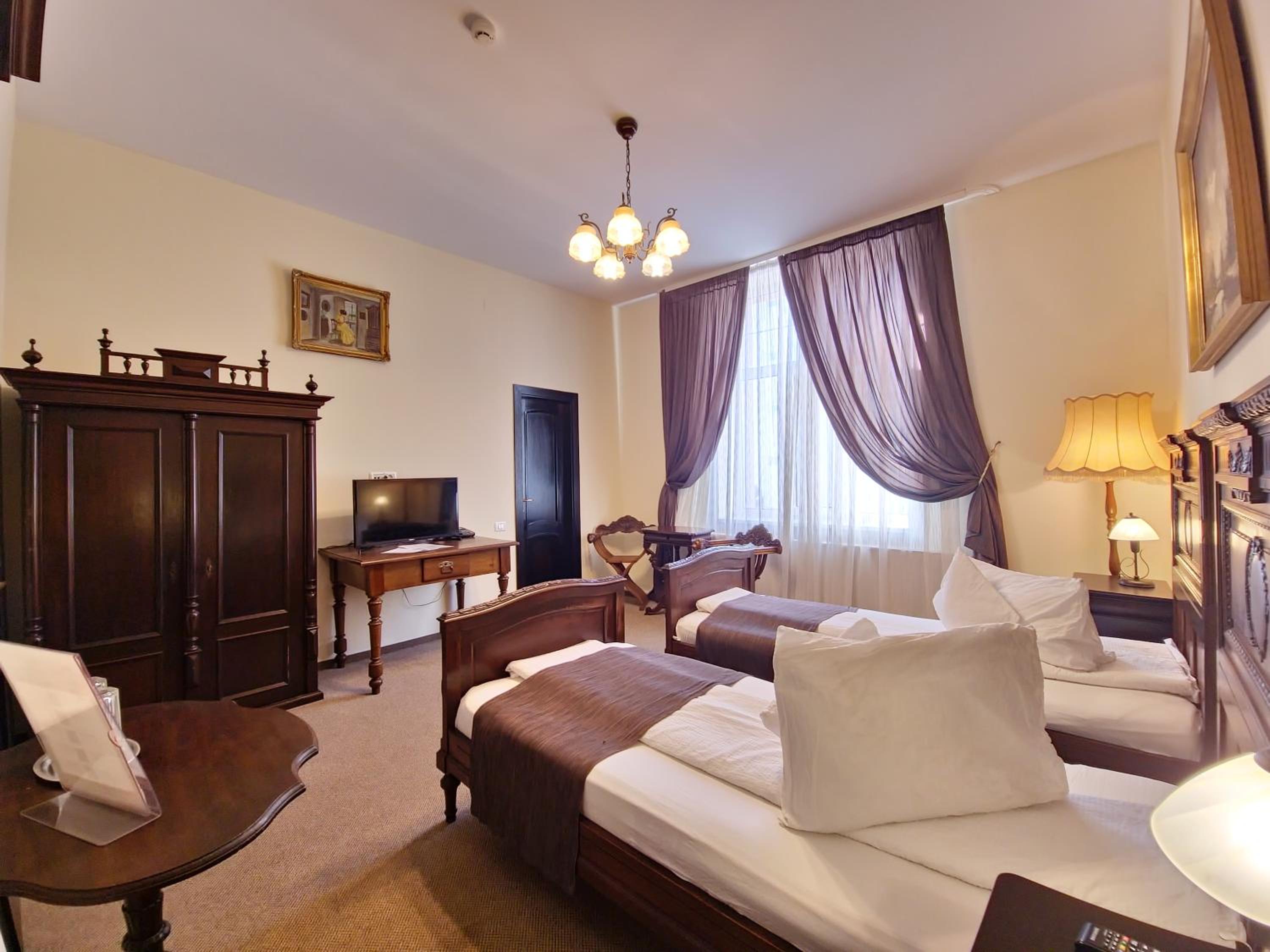 Double or Twin Room - Photo 21