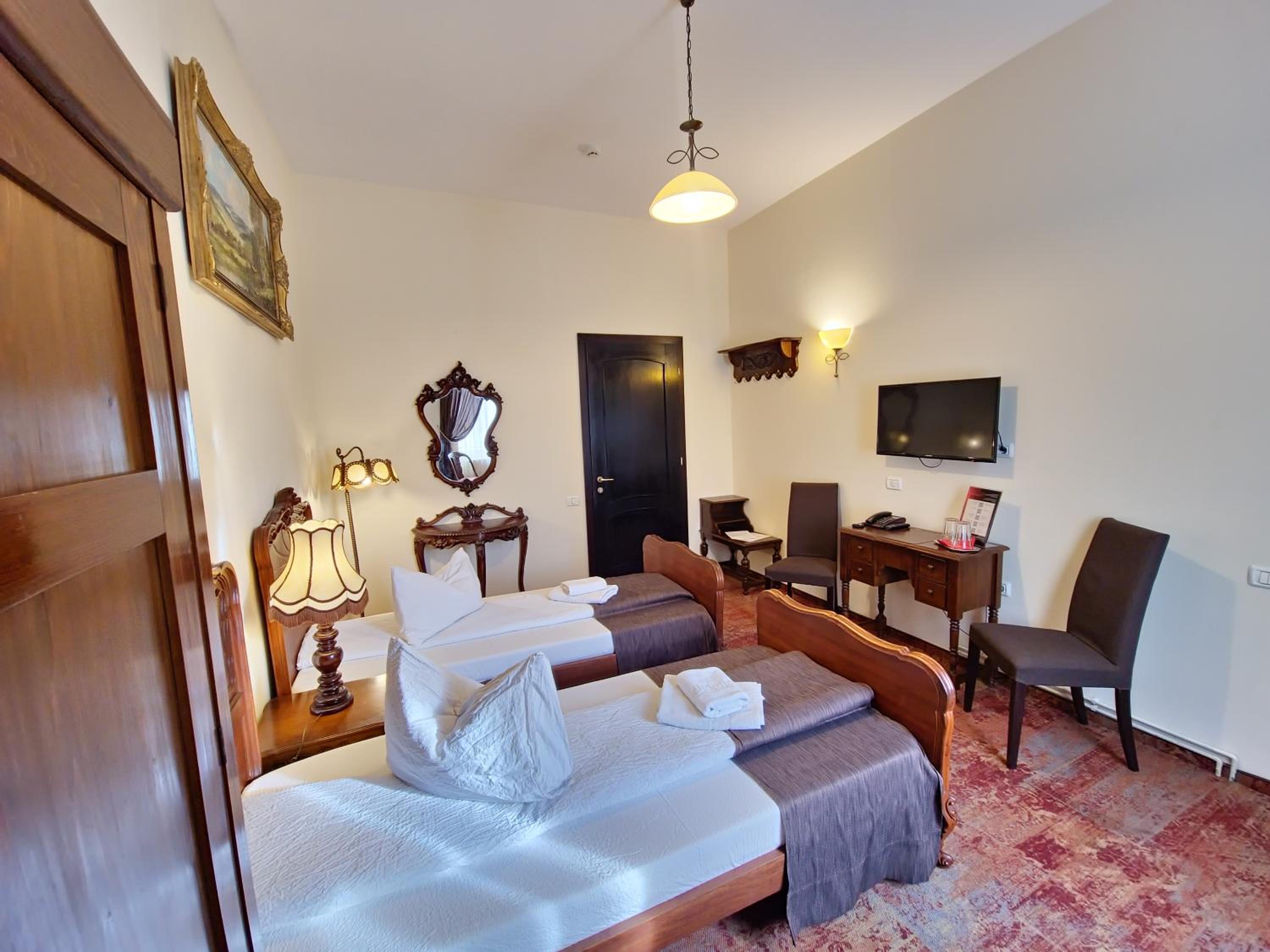 Double or Twin Room - Photo 20