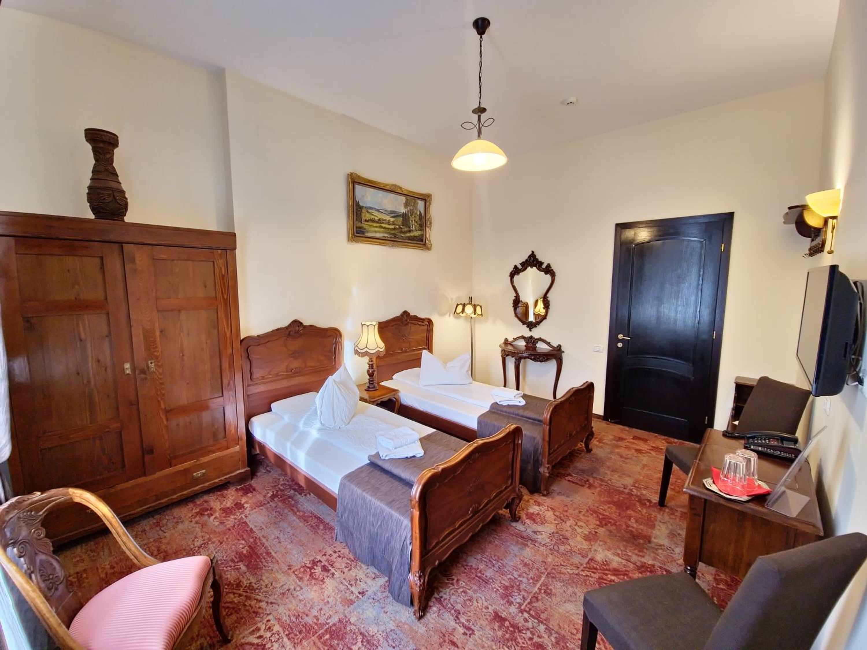 Double or Twin Room - Photo 18