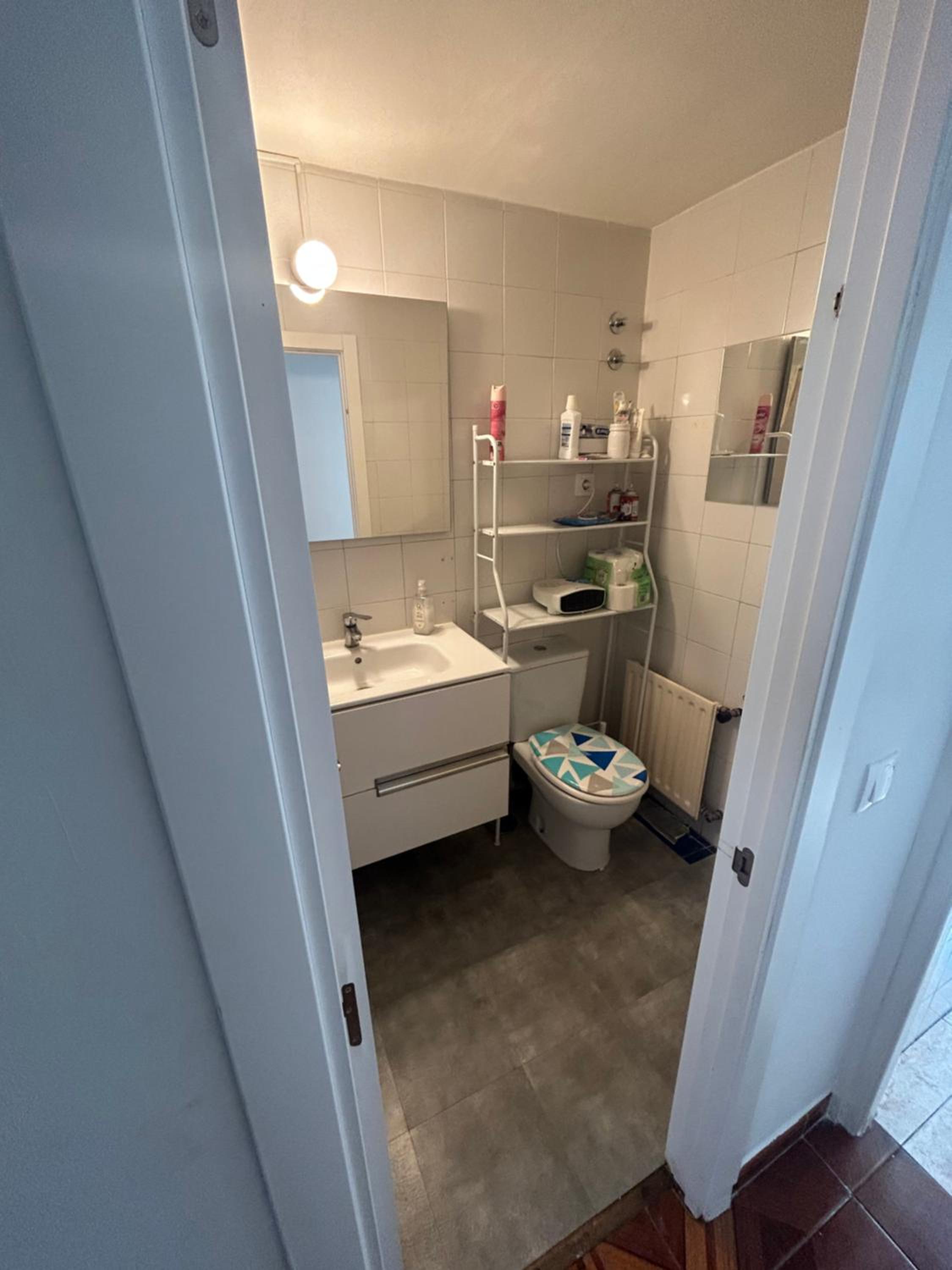 Single Room with Shared Bathroom photo 3