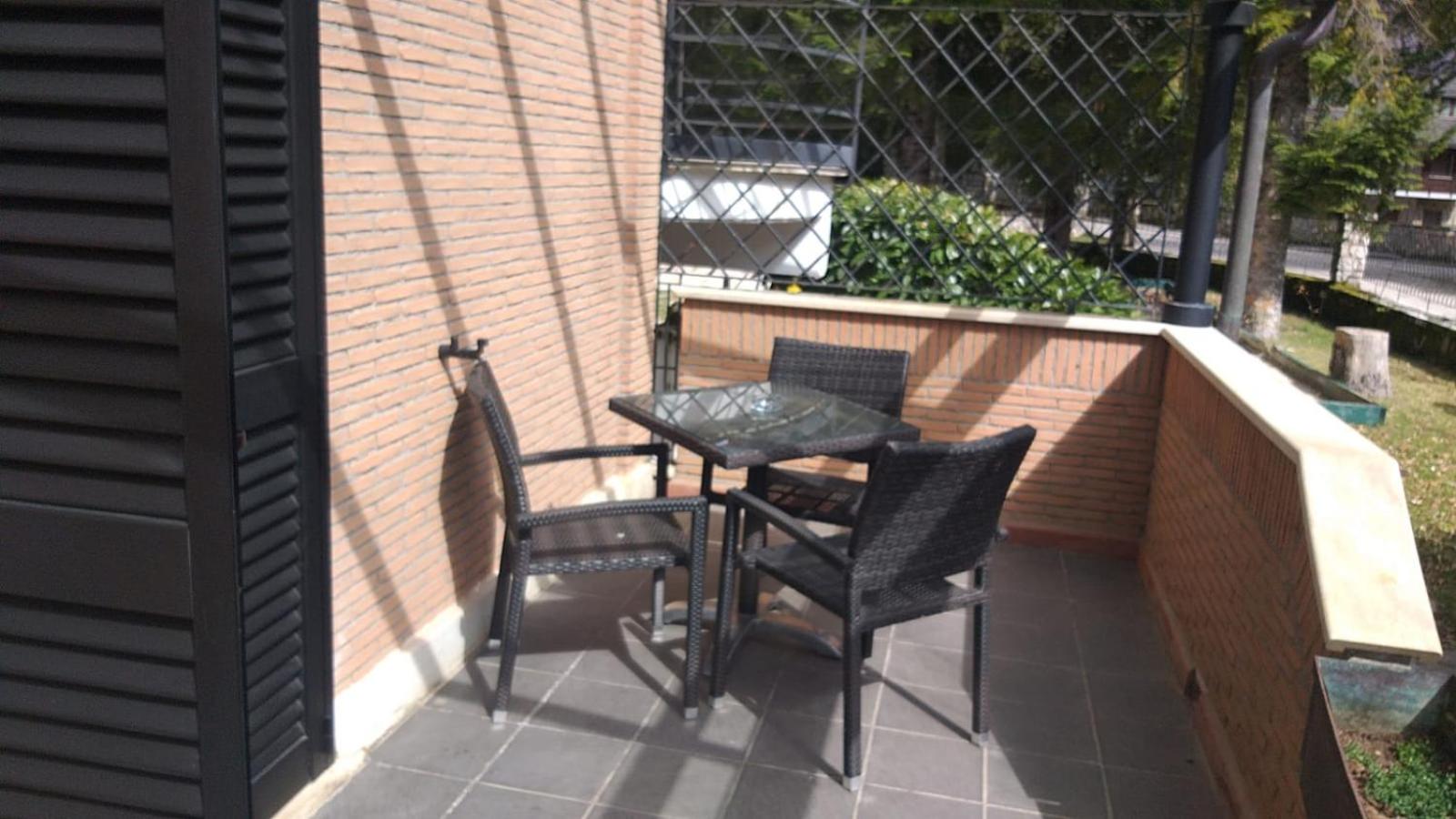 Double Room with Balcony - Photo 3