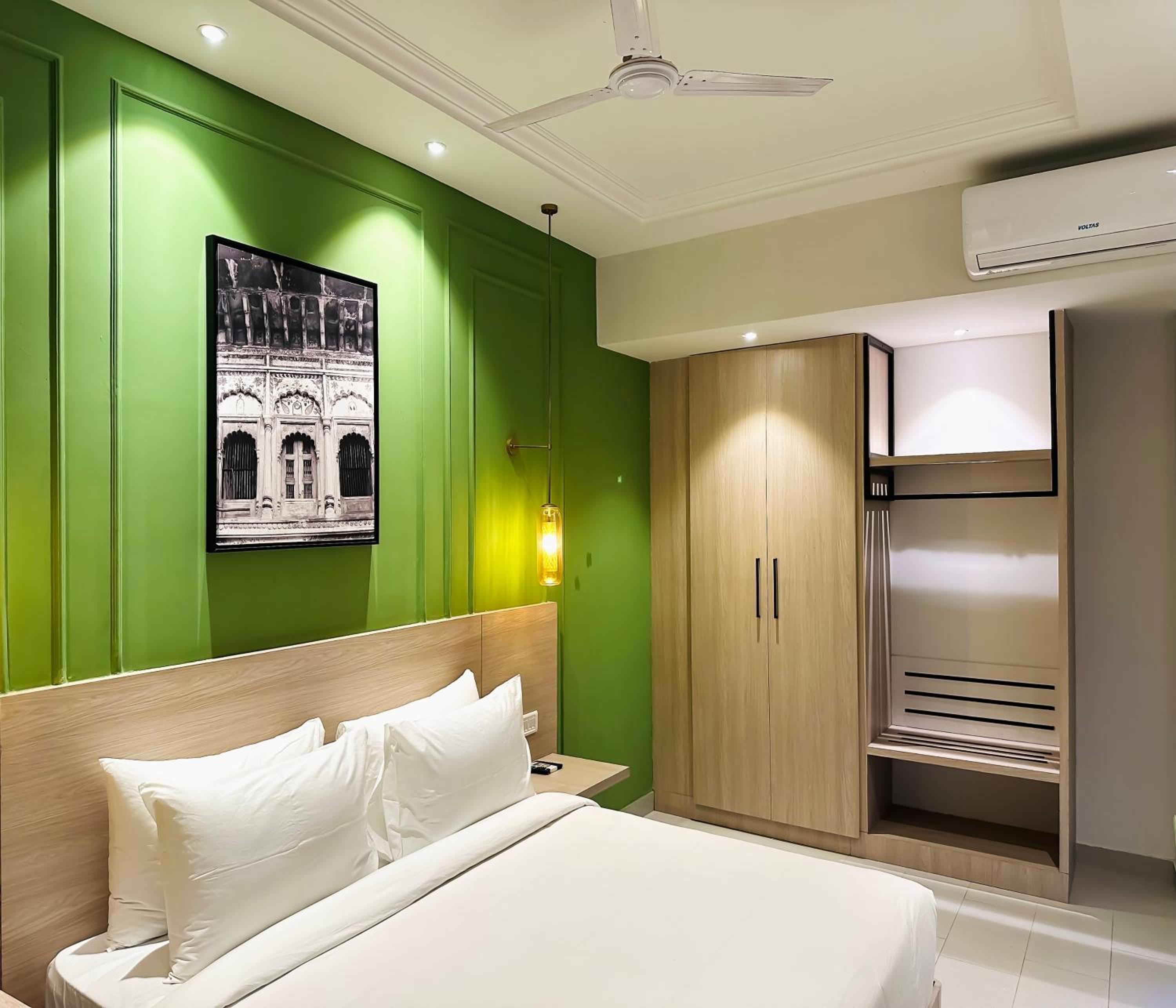 Deluxe Room - Photo 7