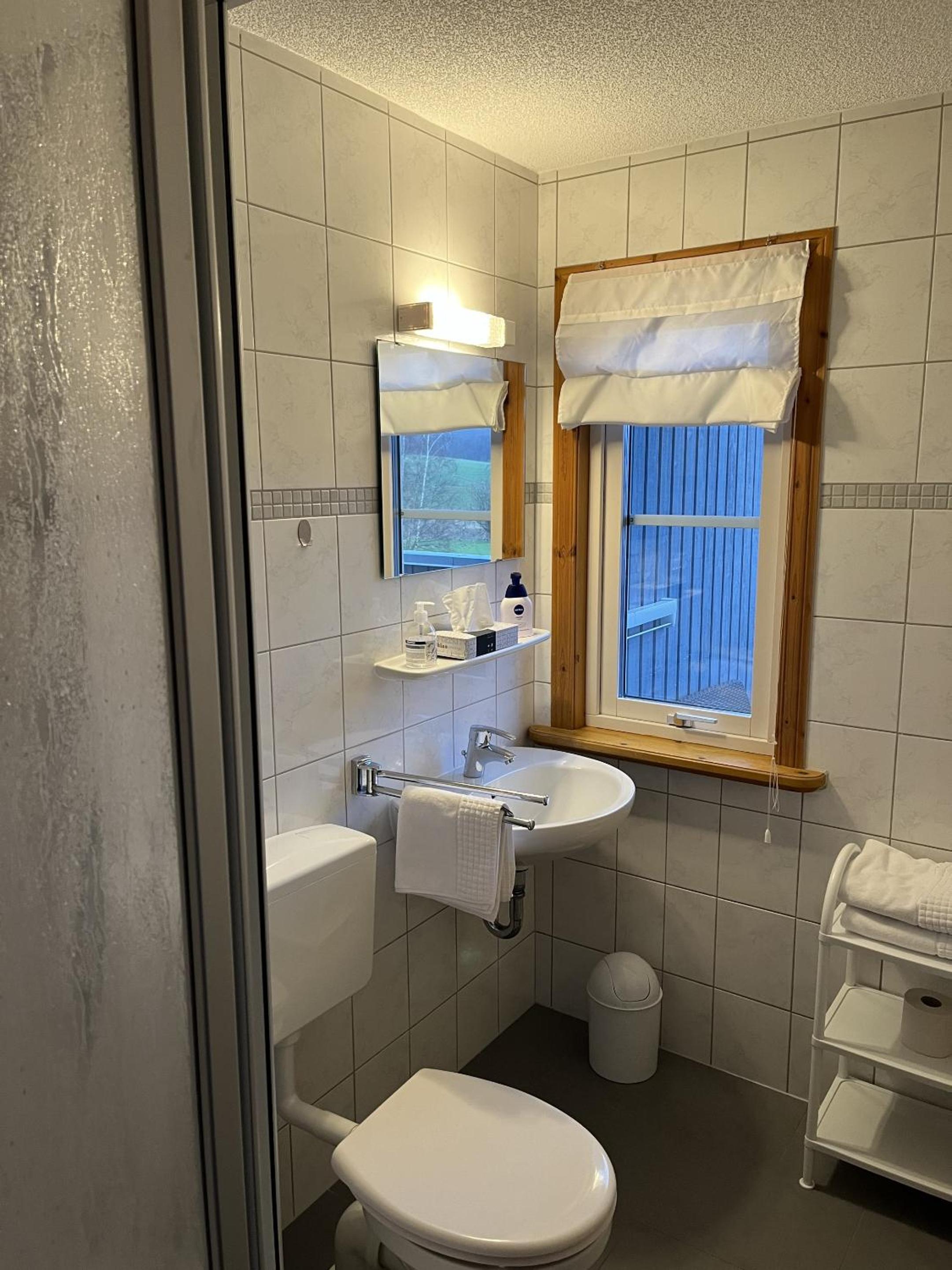 Standard Double Room - Photo 5