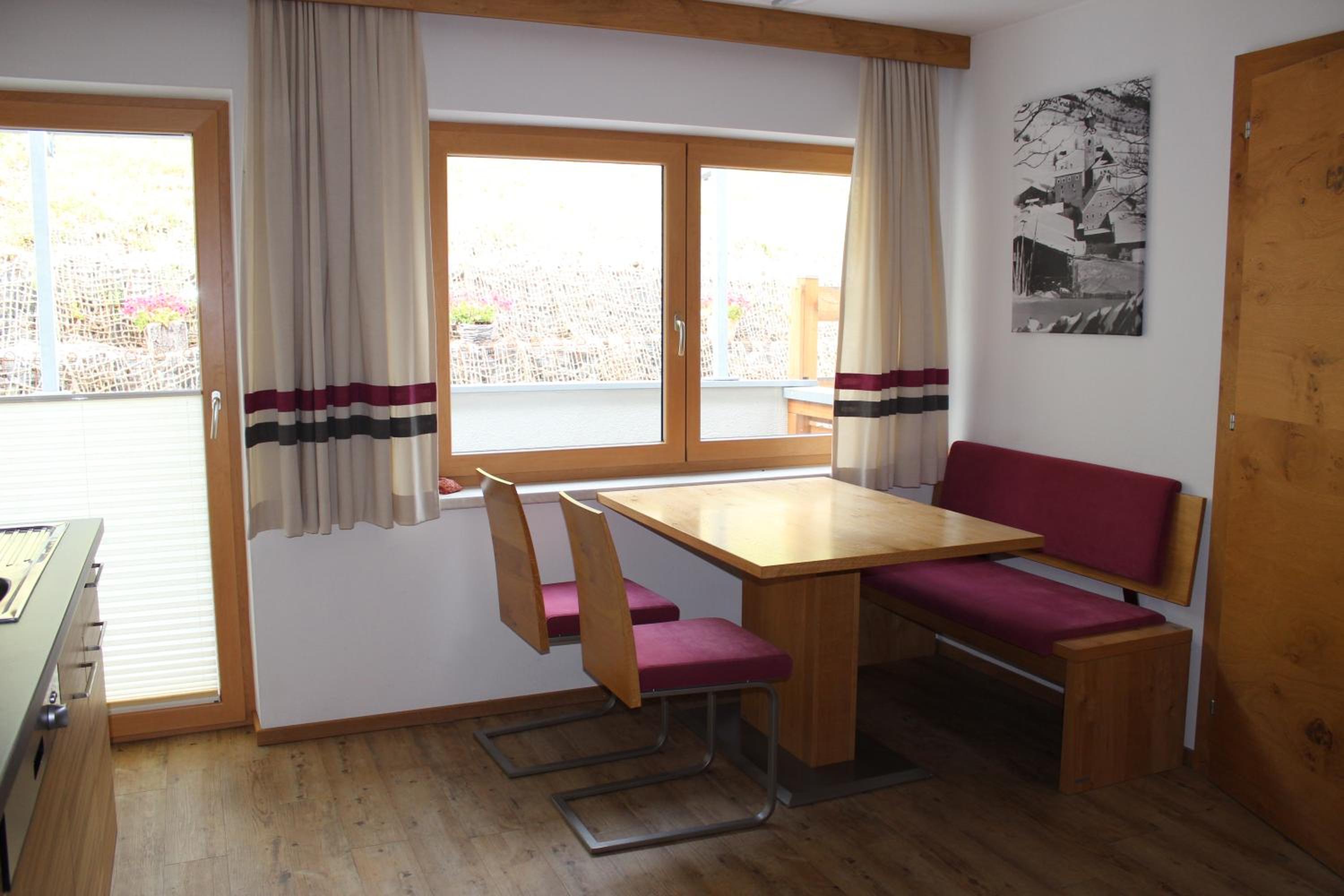 Superior One-Bedroom Apartment photo 2