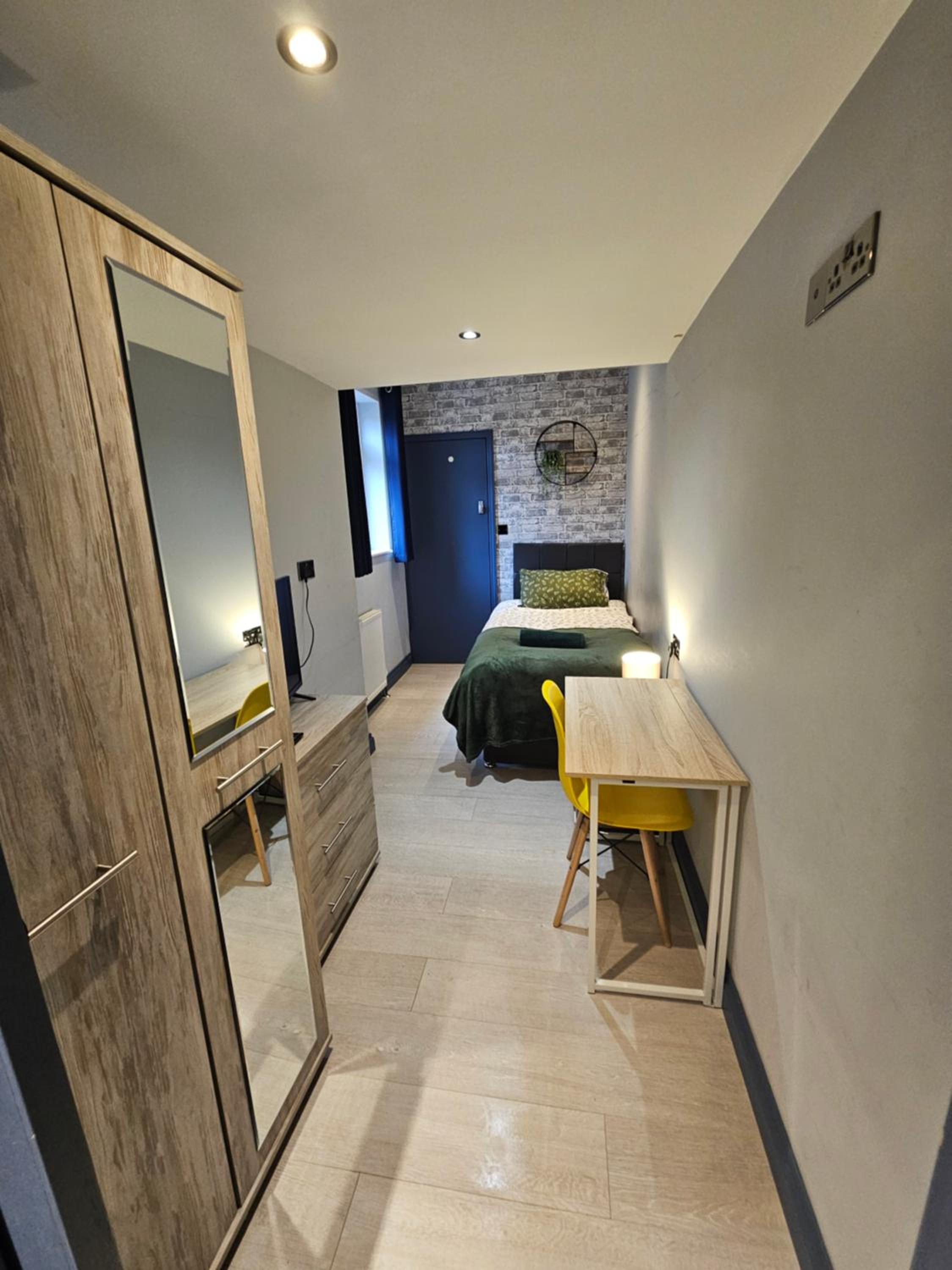 Single Room with Private Bathroom photo 3