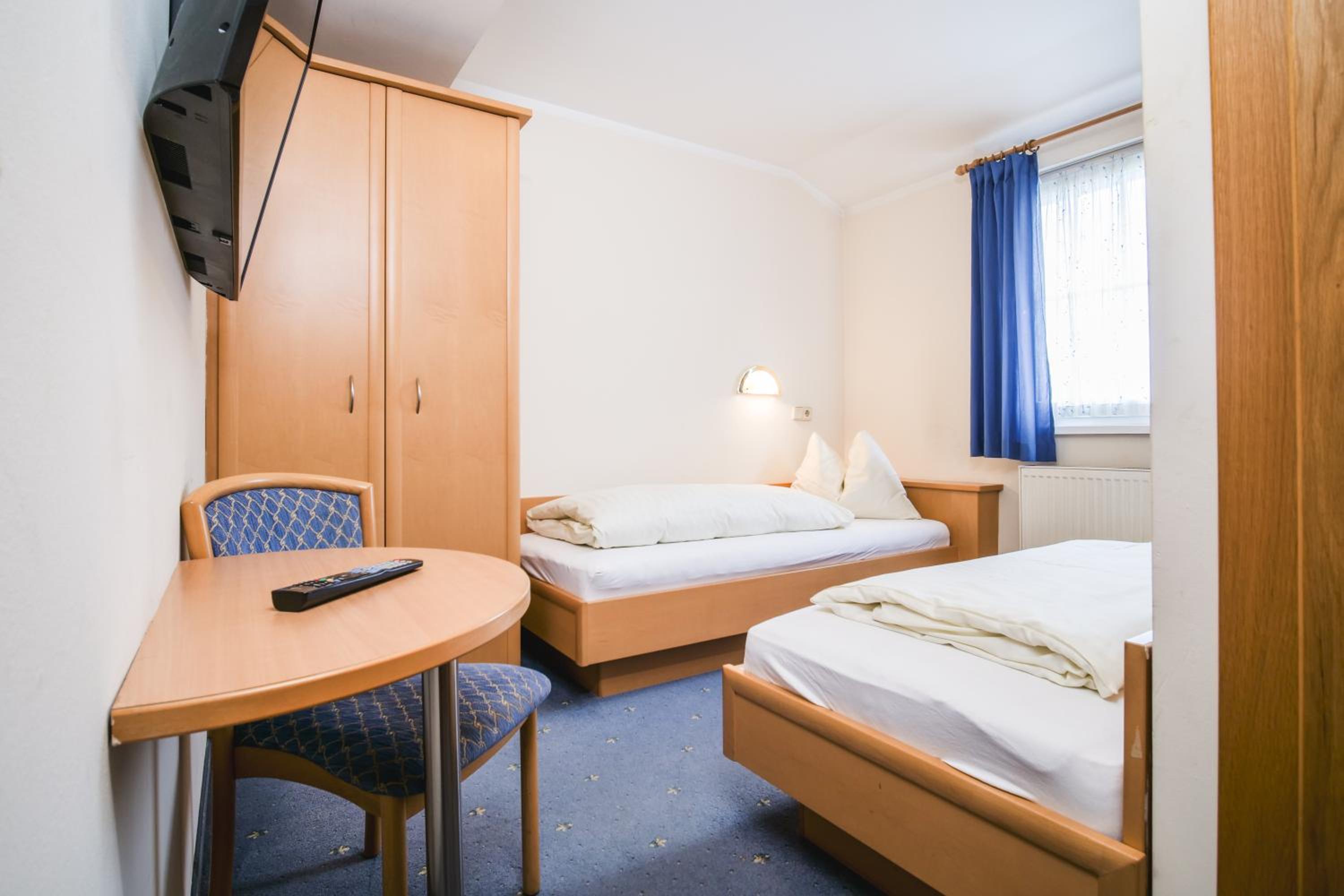 Standard Twin Room photo 2