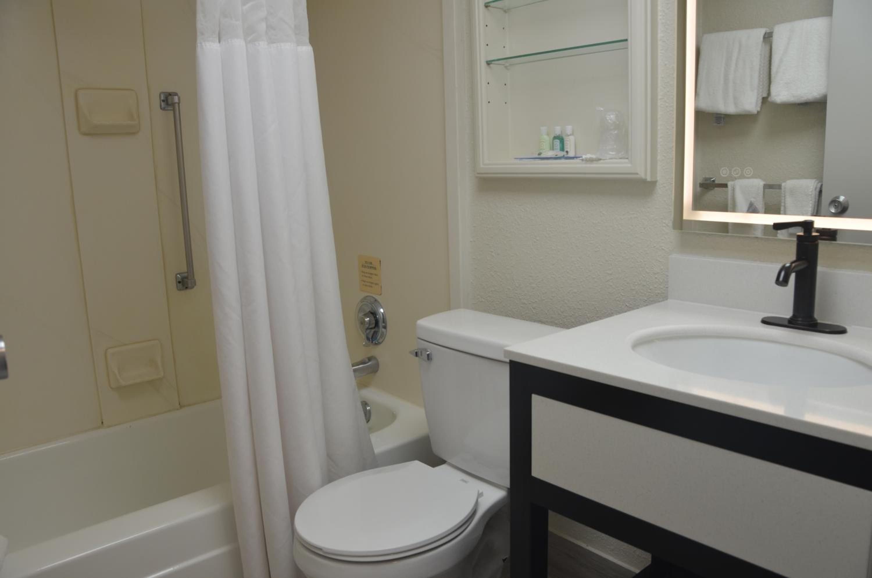 Room with Two Double Beds - Non-Smoking - Photo 3