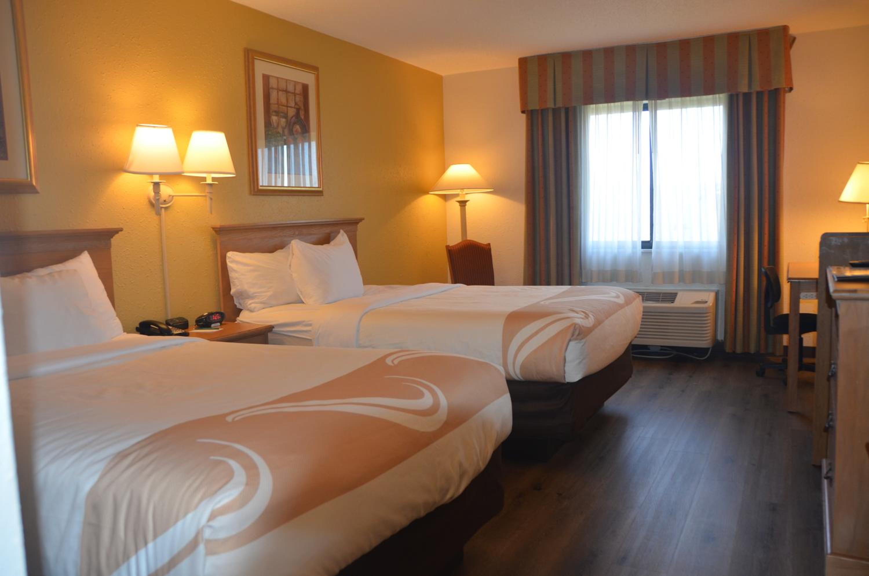 Room with Two Double Beds - Non-Smoking - Photo 2