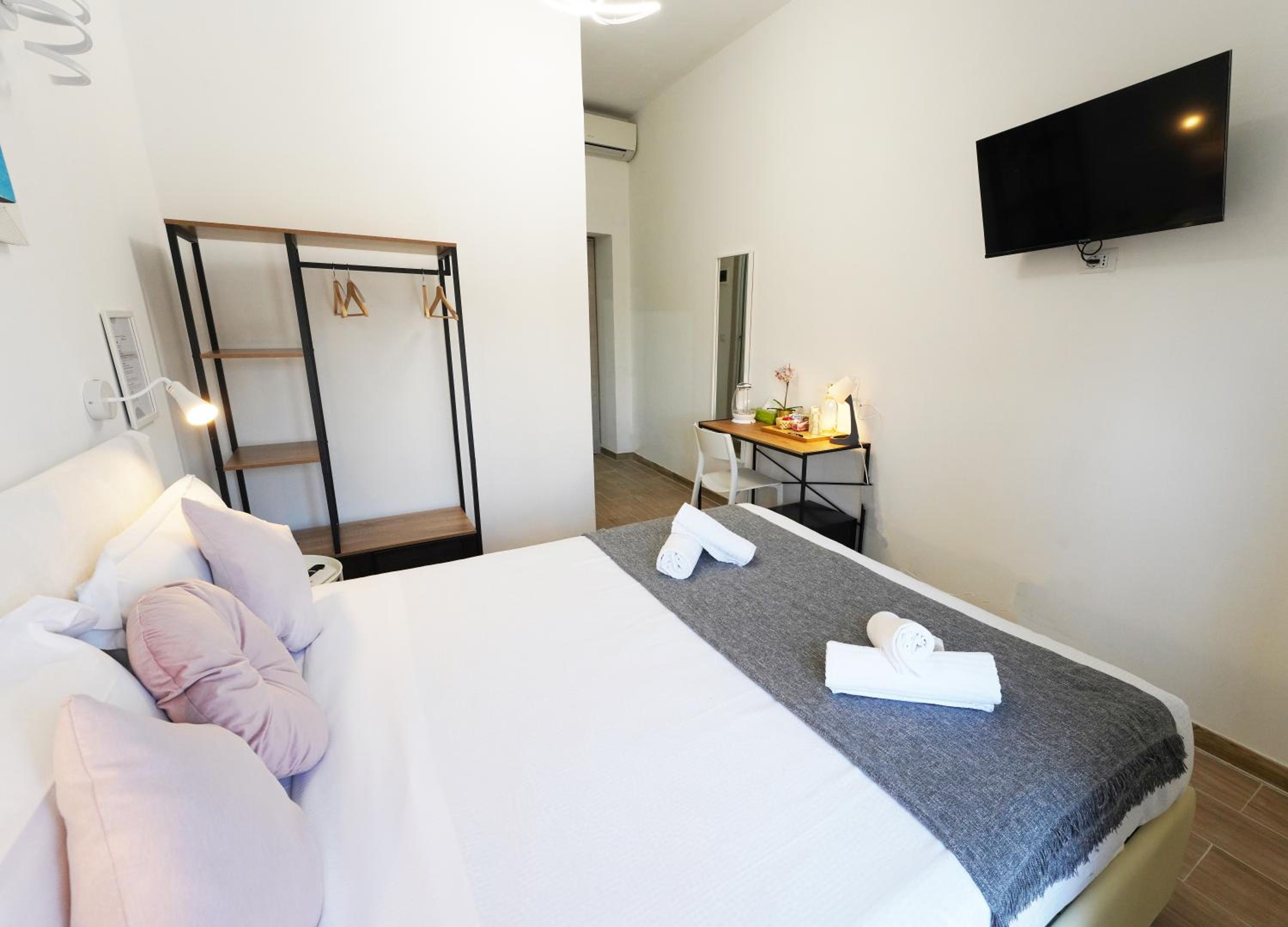 Large Double Room photo 3
