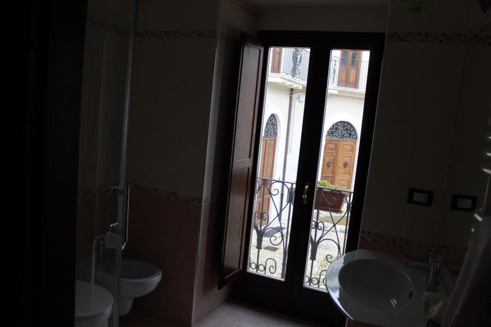 Deluxe Double Room - Photo 5