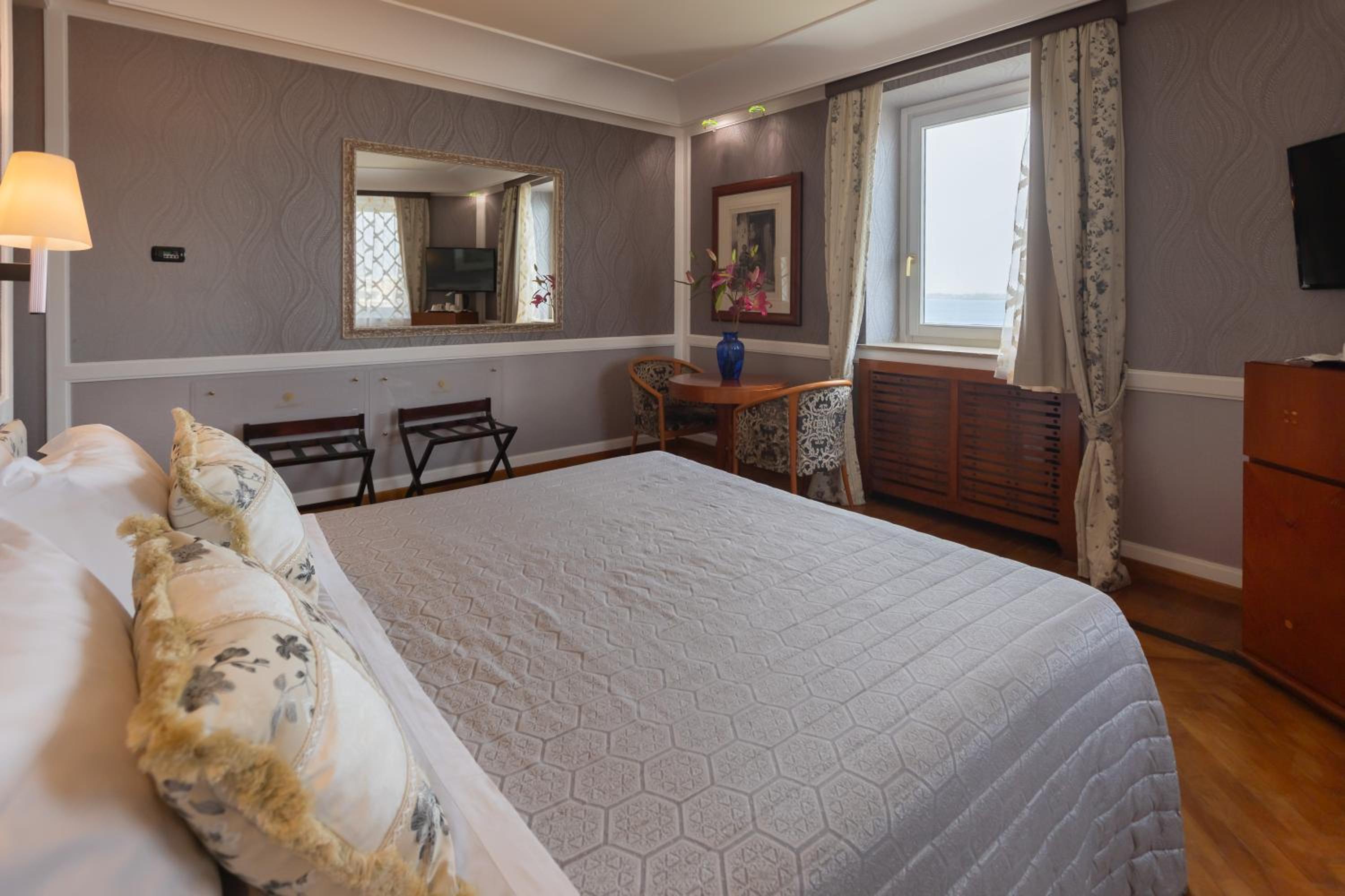 Deluxe Double Room with Sea View - Photo 2