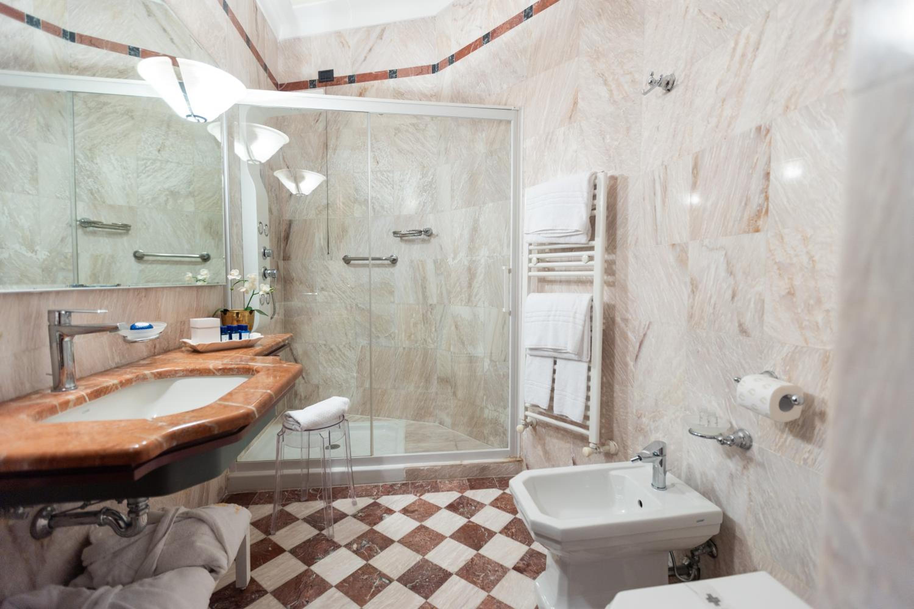 Deluxe Double Room with Sea View - Photo 4