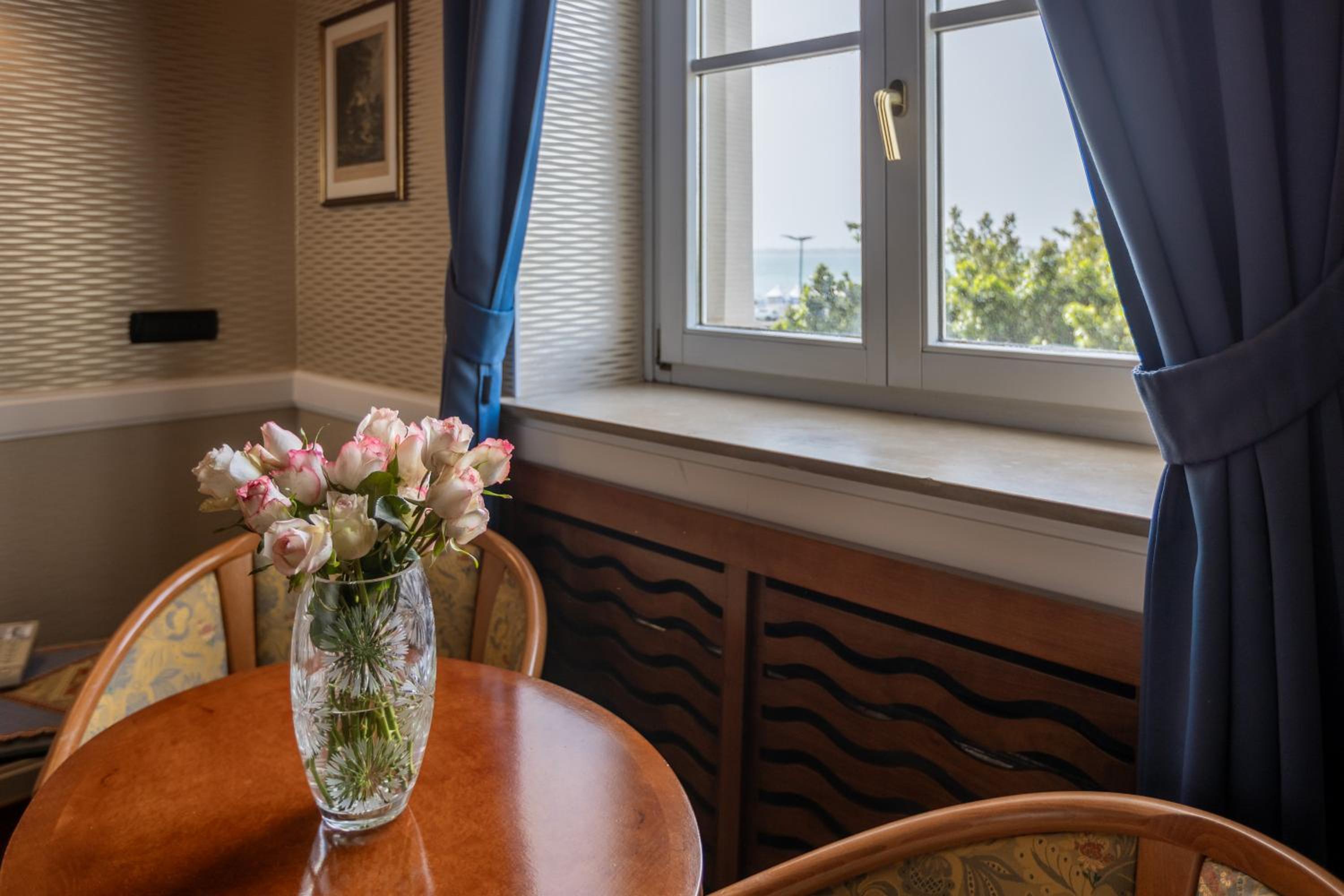 Junior Suite with Sea View - Photo 10