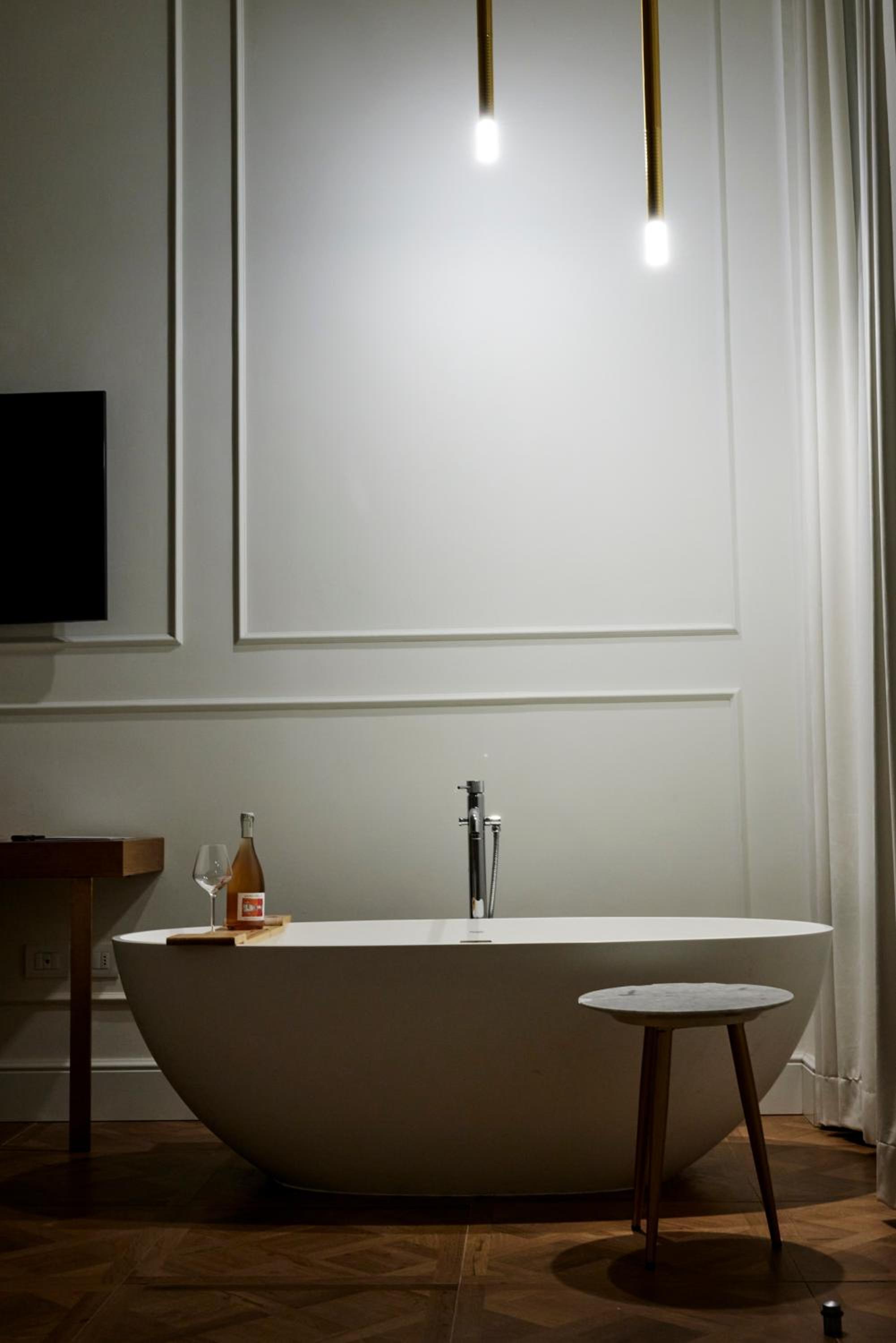 Suite with Hot Tub photo 2