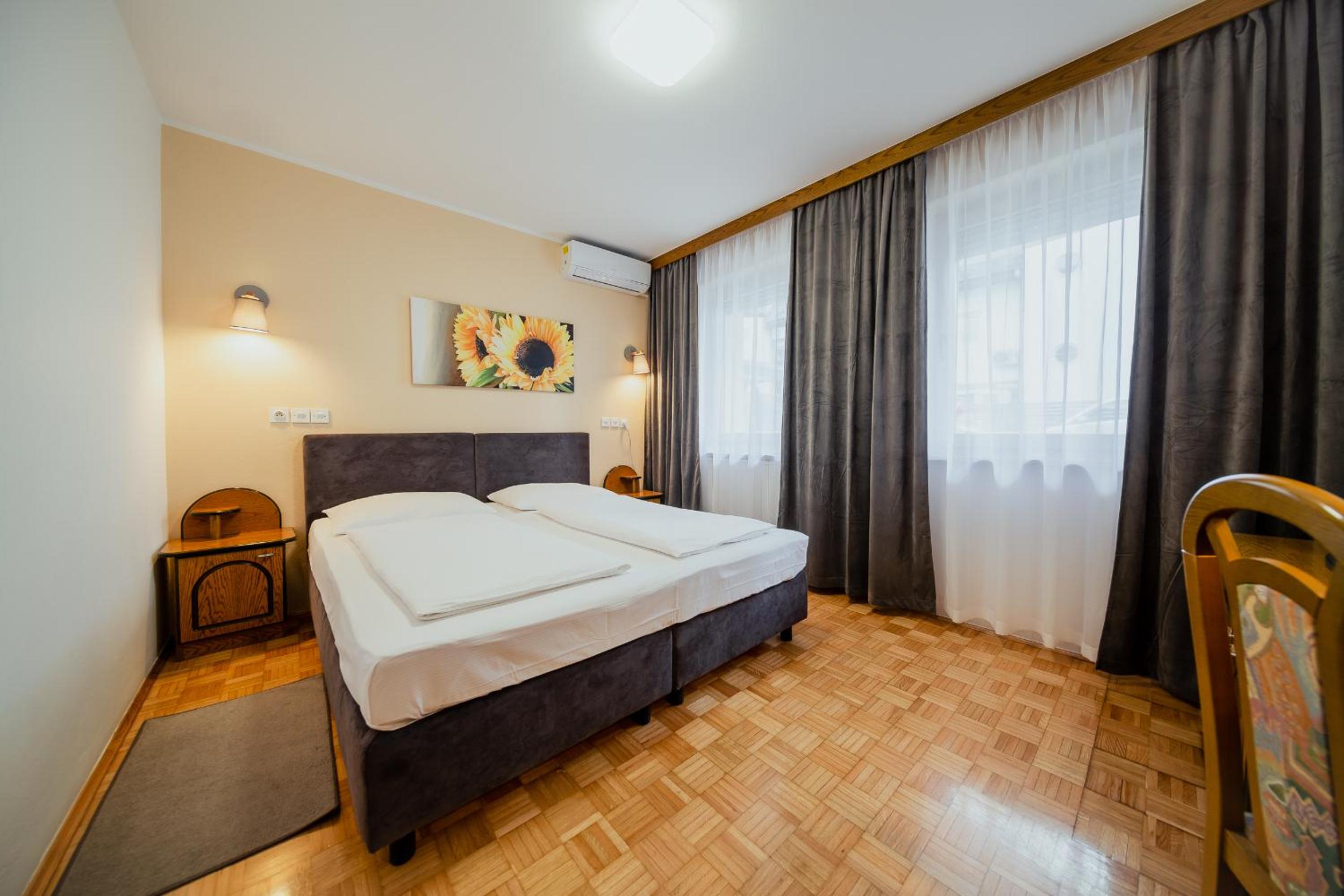 Standard Double Room - Photo 1