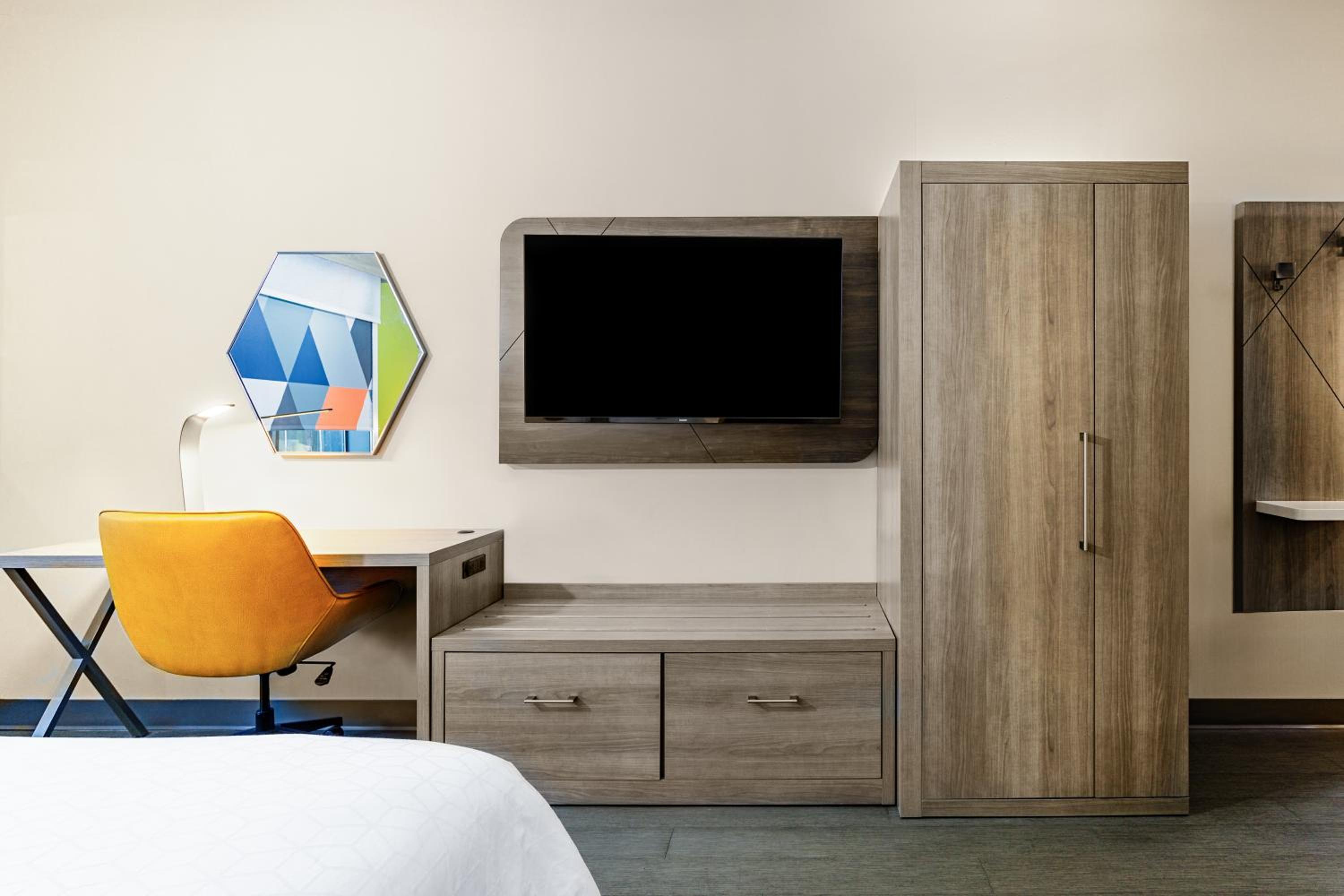 Standard King Room - Photo 5