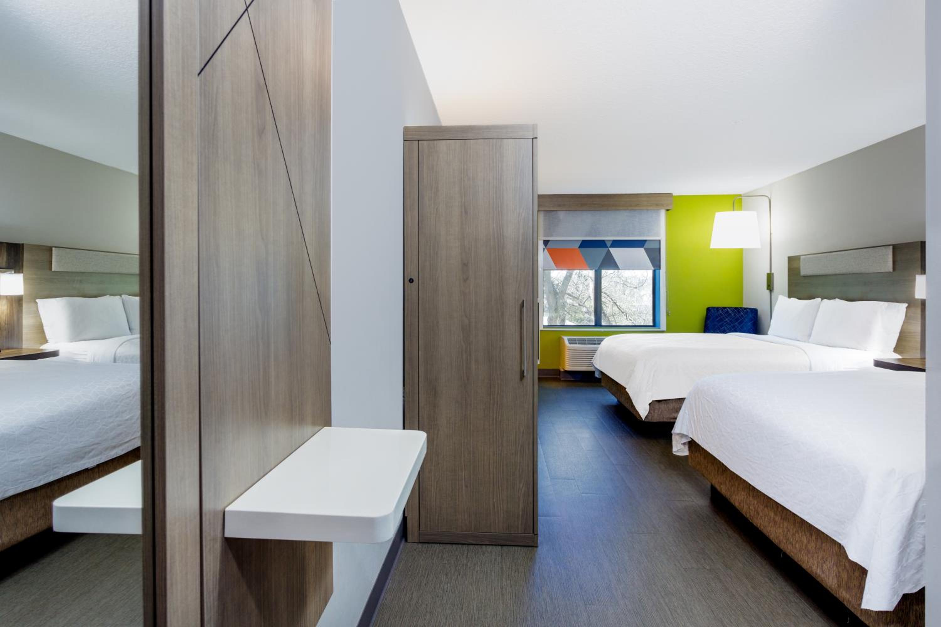 Standard Room with Two Queen Beds - Photo 1