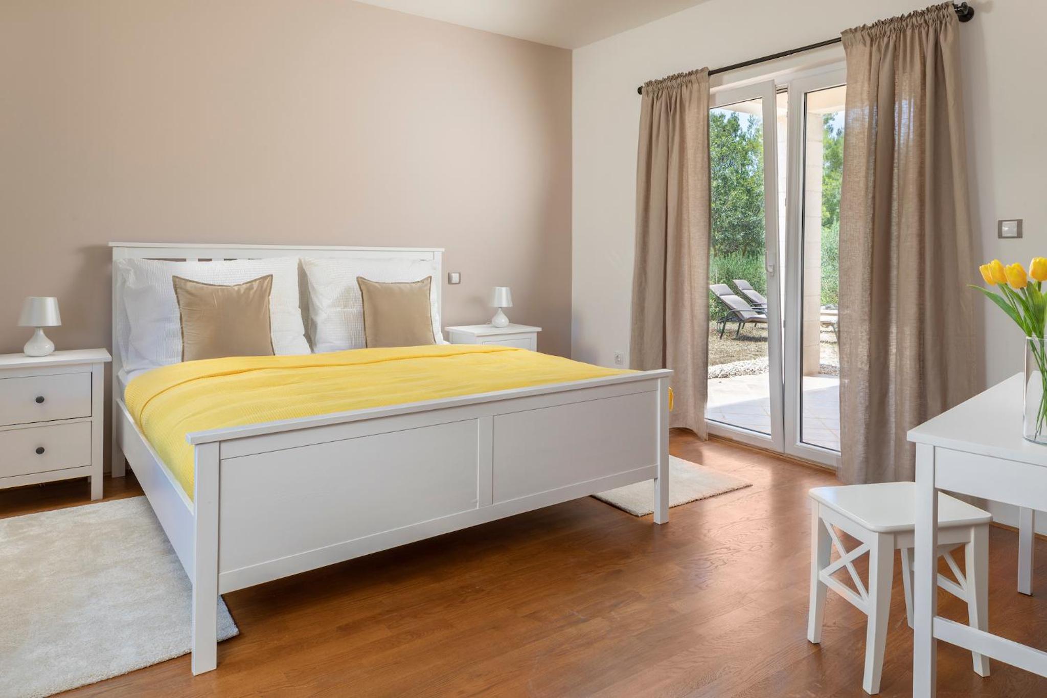 Three-Bedroom Villa photo 2