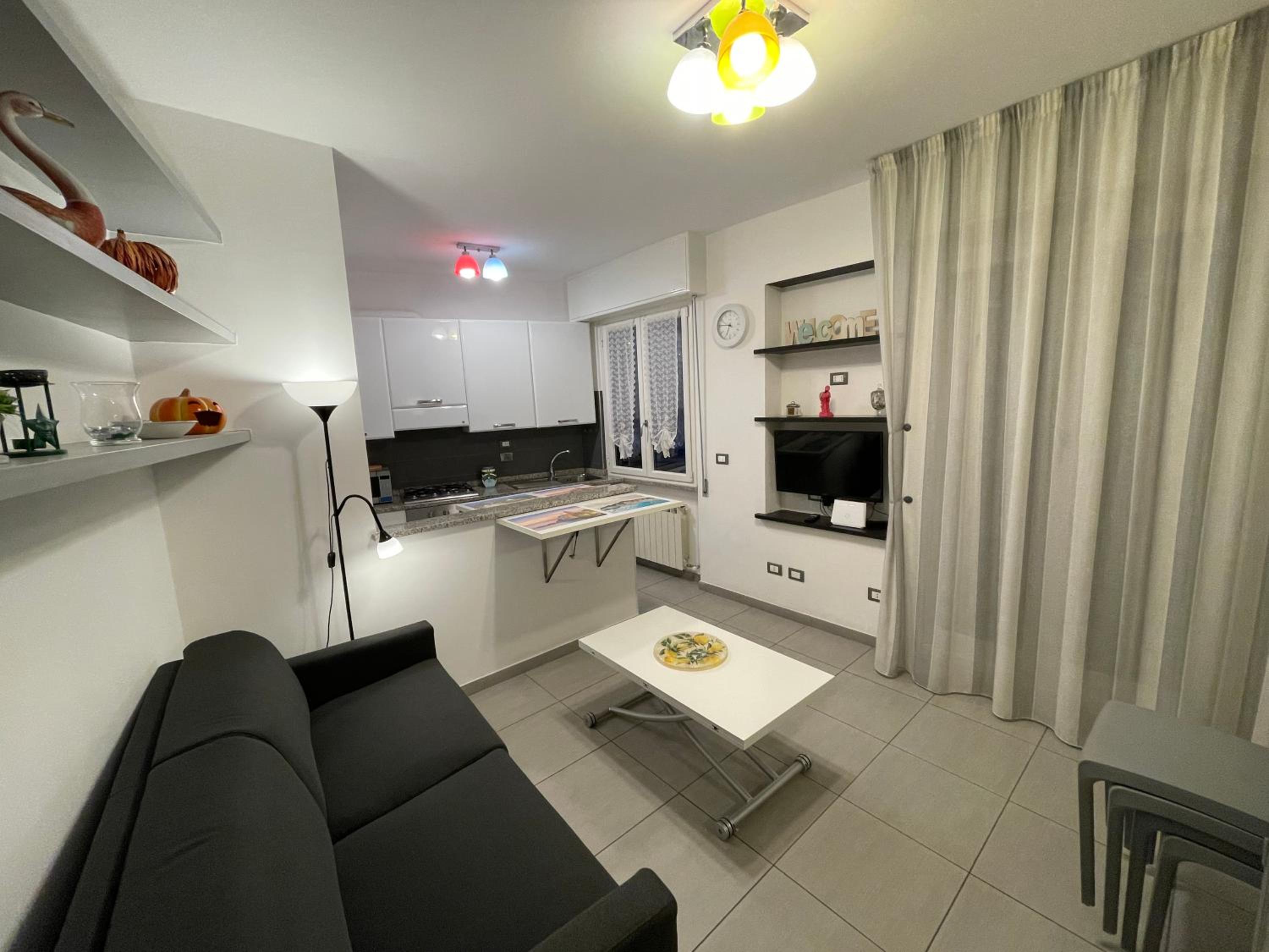 One-Bedroom Apartment photo 1