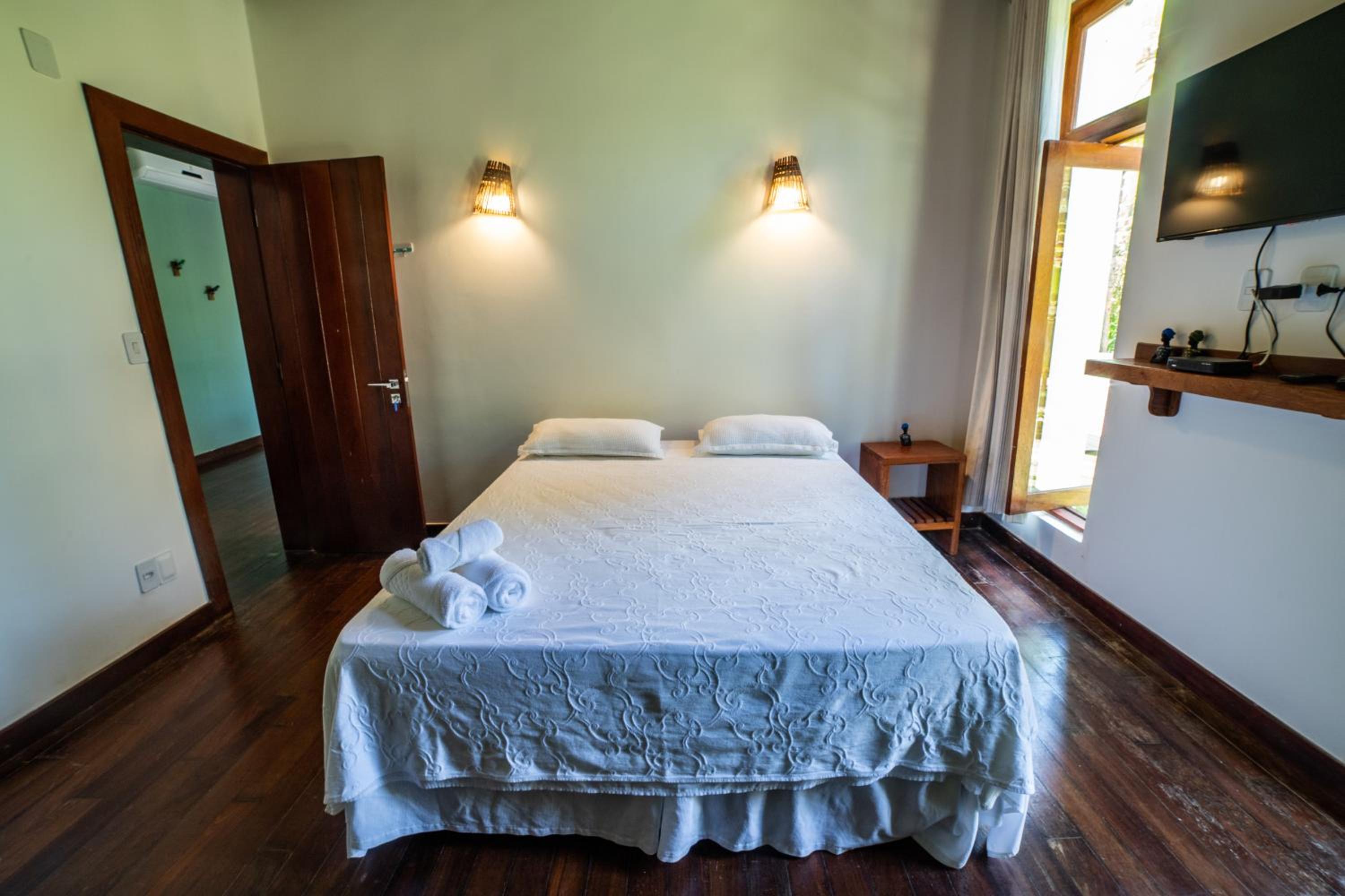 Five-Bedroom House photo 1