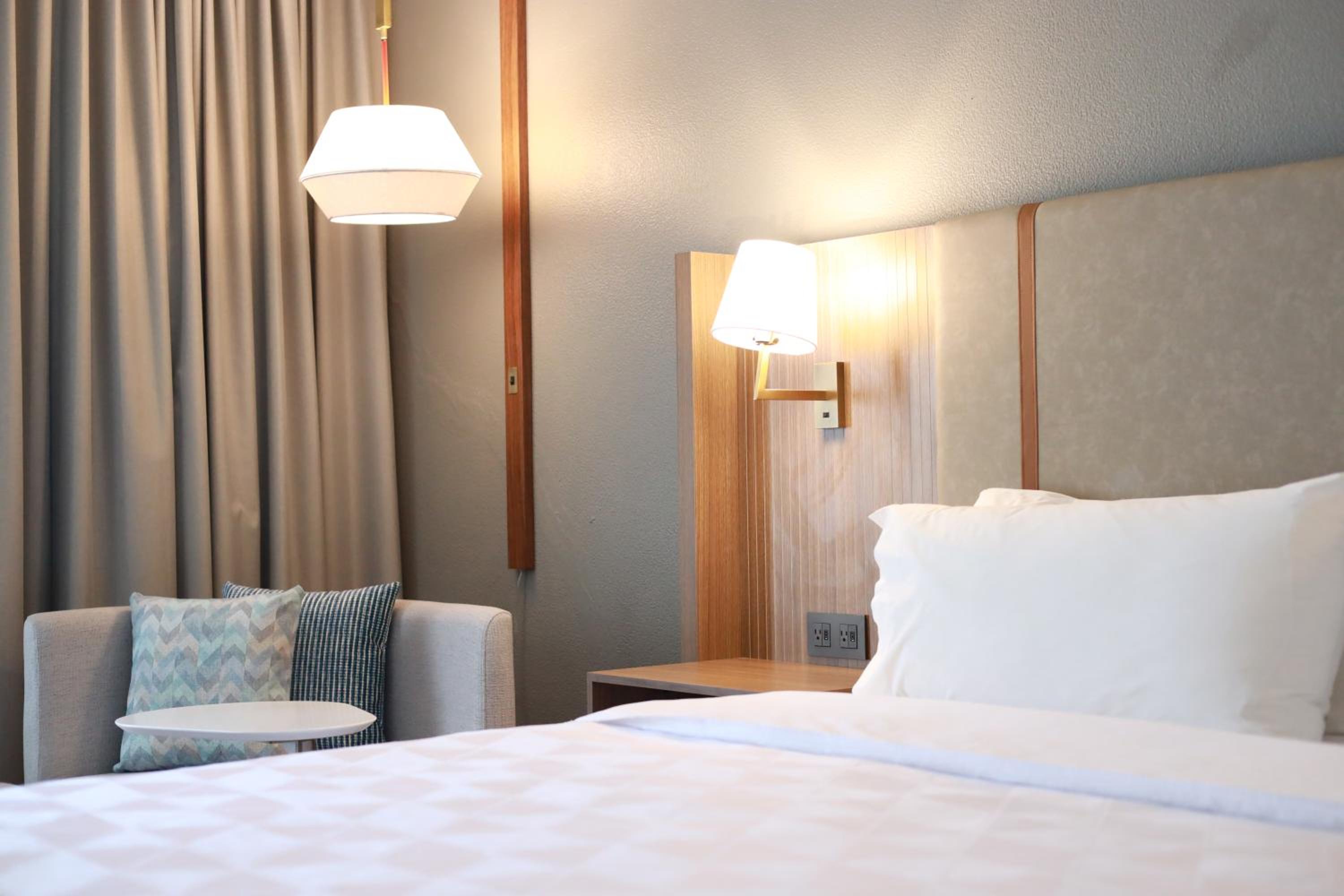 Standard King Room - Photo 11