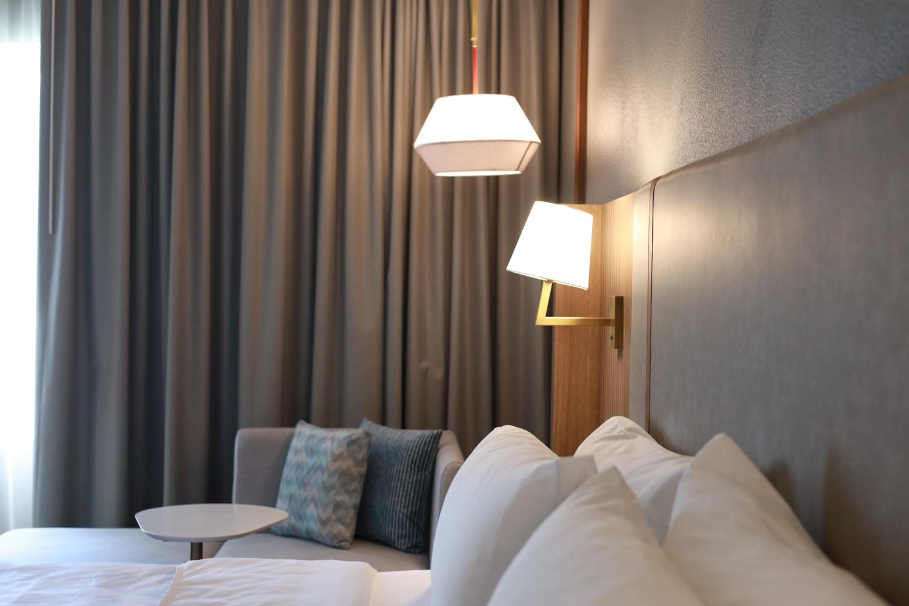 Standard King Room - Photo 8